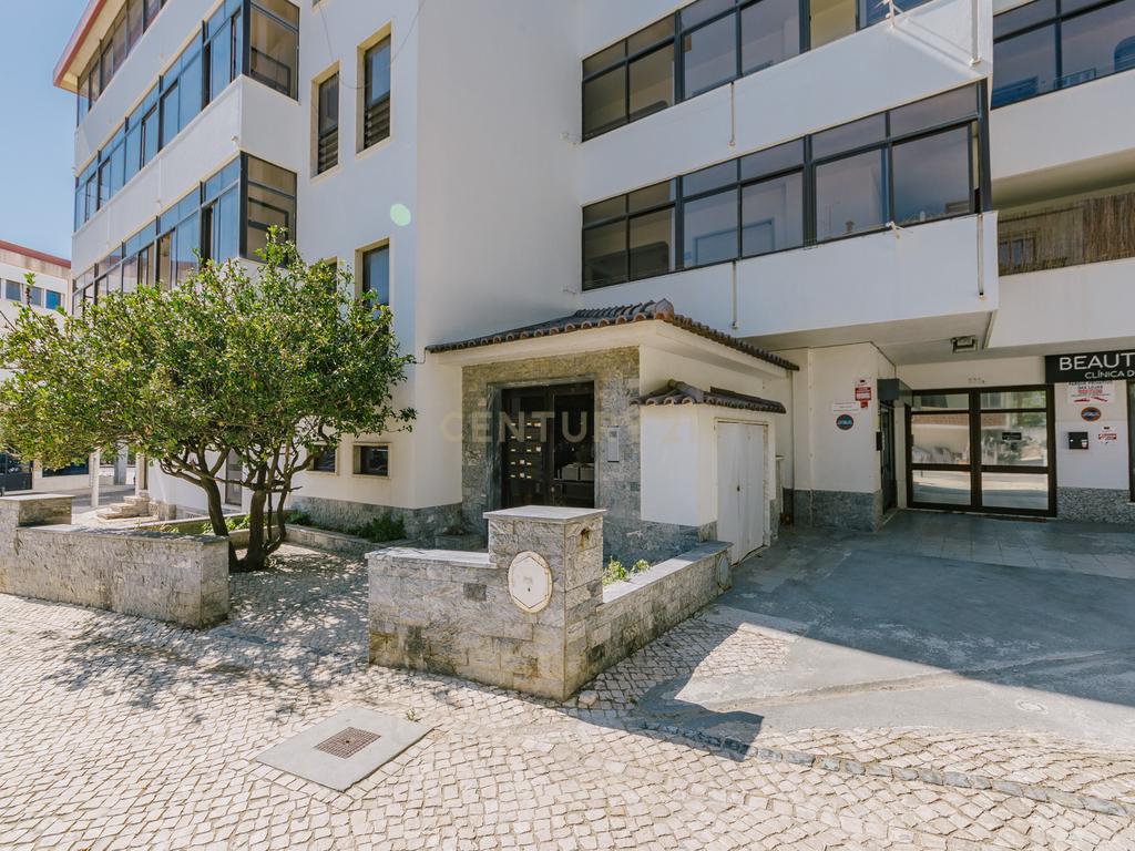 Apartamento T2+1 em frente à praia, S. Pedro do Estoril, Lisboa - Image 11