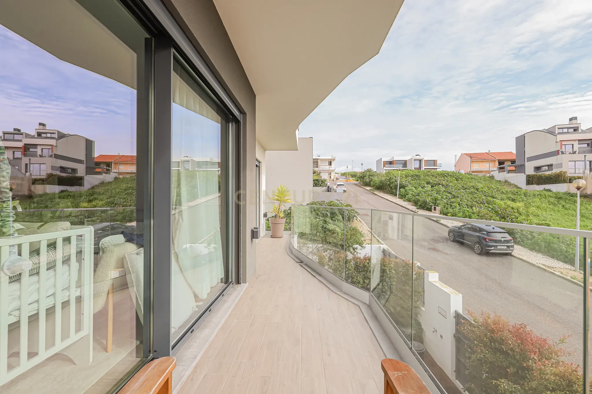 FANTASTICA MORADIA T4 EM CARCAVELOS ,PISCINA,JARDIM BOAS AREAS,LOCALIZAÇÃO PRIVILEGIADA,E OTIMA EXPOSIÇÃO SOLAR! - Image 36