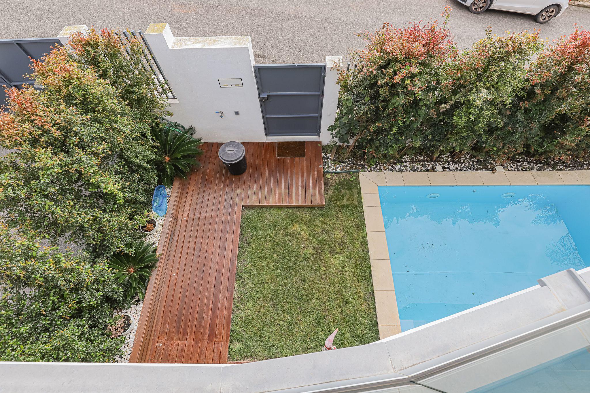 FANTASTICA MORADIA T4 EM CARCAVELOS ,PISCINA,JARDIM BOAS AREAS,LOCALIZAÇÃO PRIVILEGIADA,E OTIMA EXPOSIÇÃO SOLAR! - Image 33