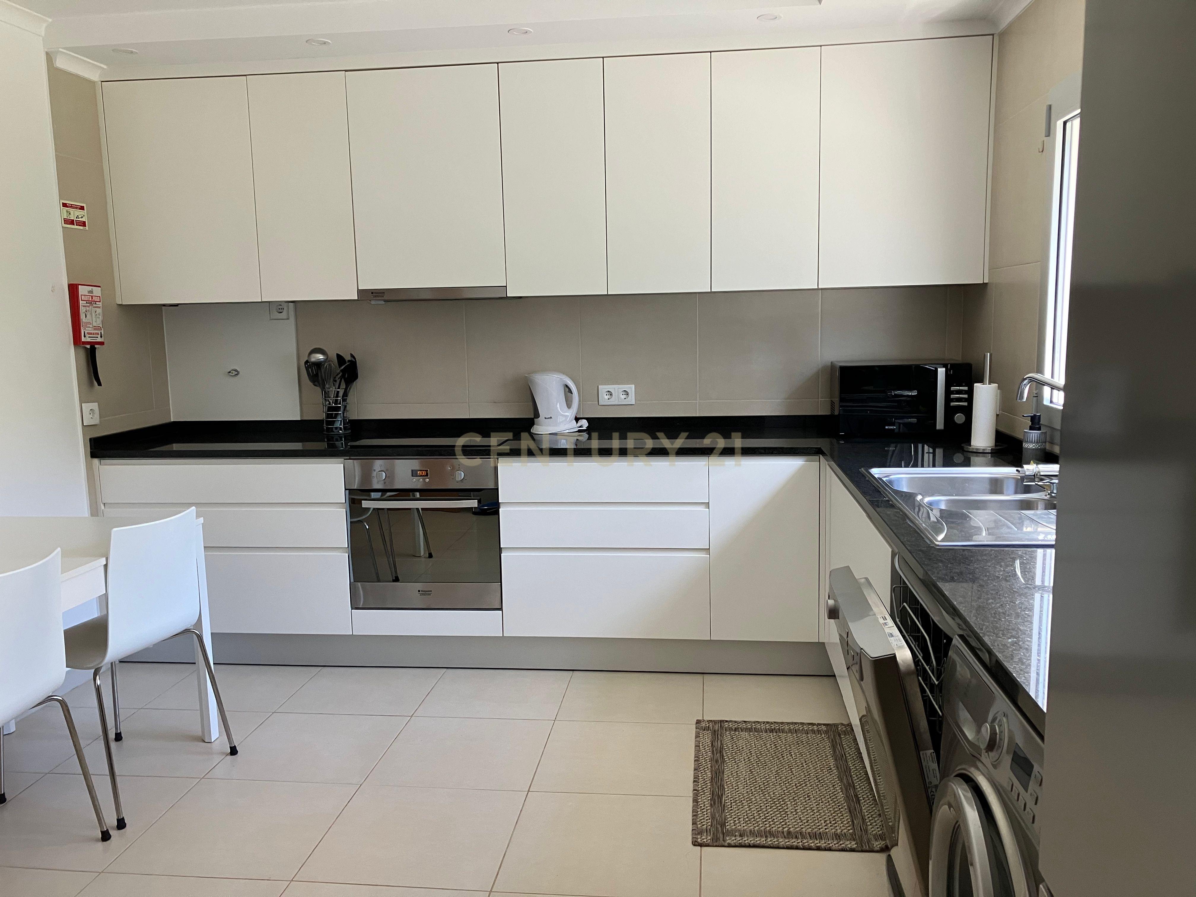 Moradia em condominio fechado com piscina - Image 10