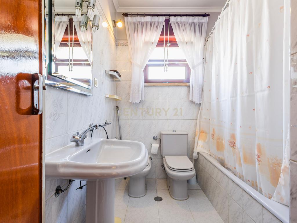 Prédio com 2 Apartamentos T3  para Venda! Oportunidade de Investimento! - Image 16
