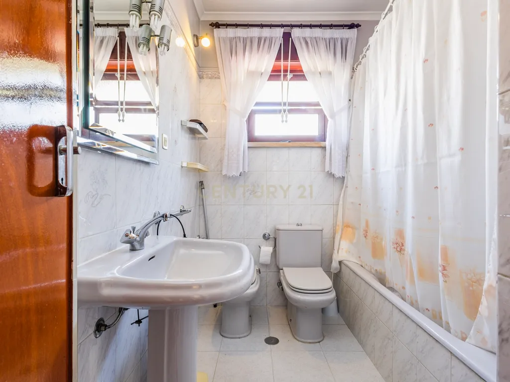 Prédio com 2 Apartamentos T3 para Venda! Oportunidade de Investimento! - Image 16