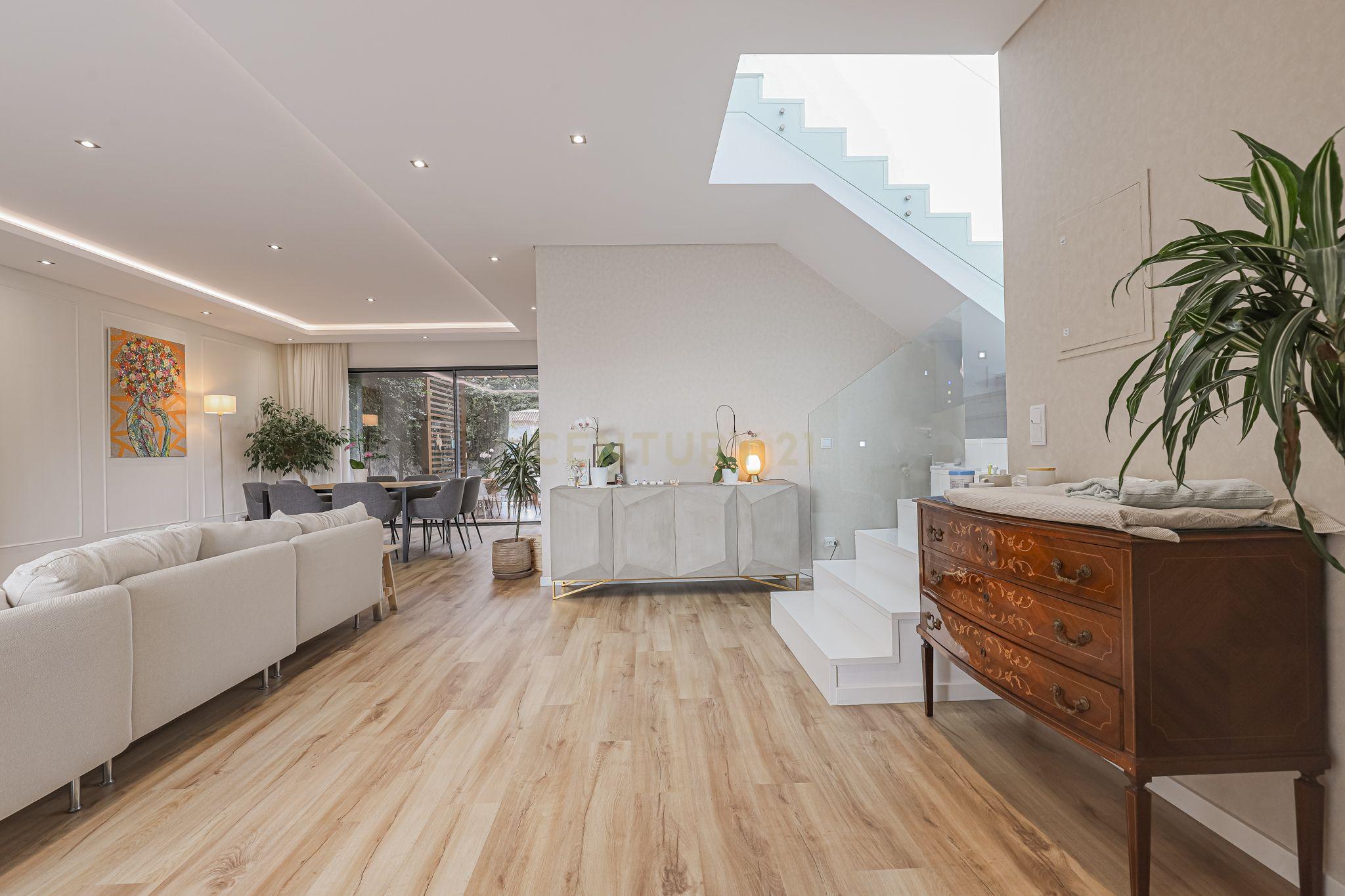 FANTASTICA MORADIA T4 EM CARCAVELOS ,PISCINA,JARDIM BOAS AREAS,LOCALIZAÇÃO PRIVILEGIADA,E OTIMA EXPOSIÇÃO SOLAR! - Image 10