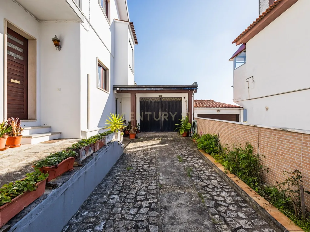 Prédio com 2 Apartamentos T3 para Venda! Oportunidade de Investimento! - Image 2