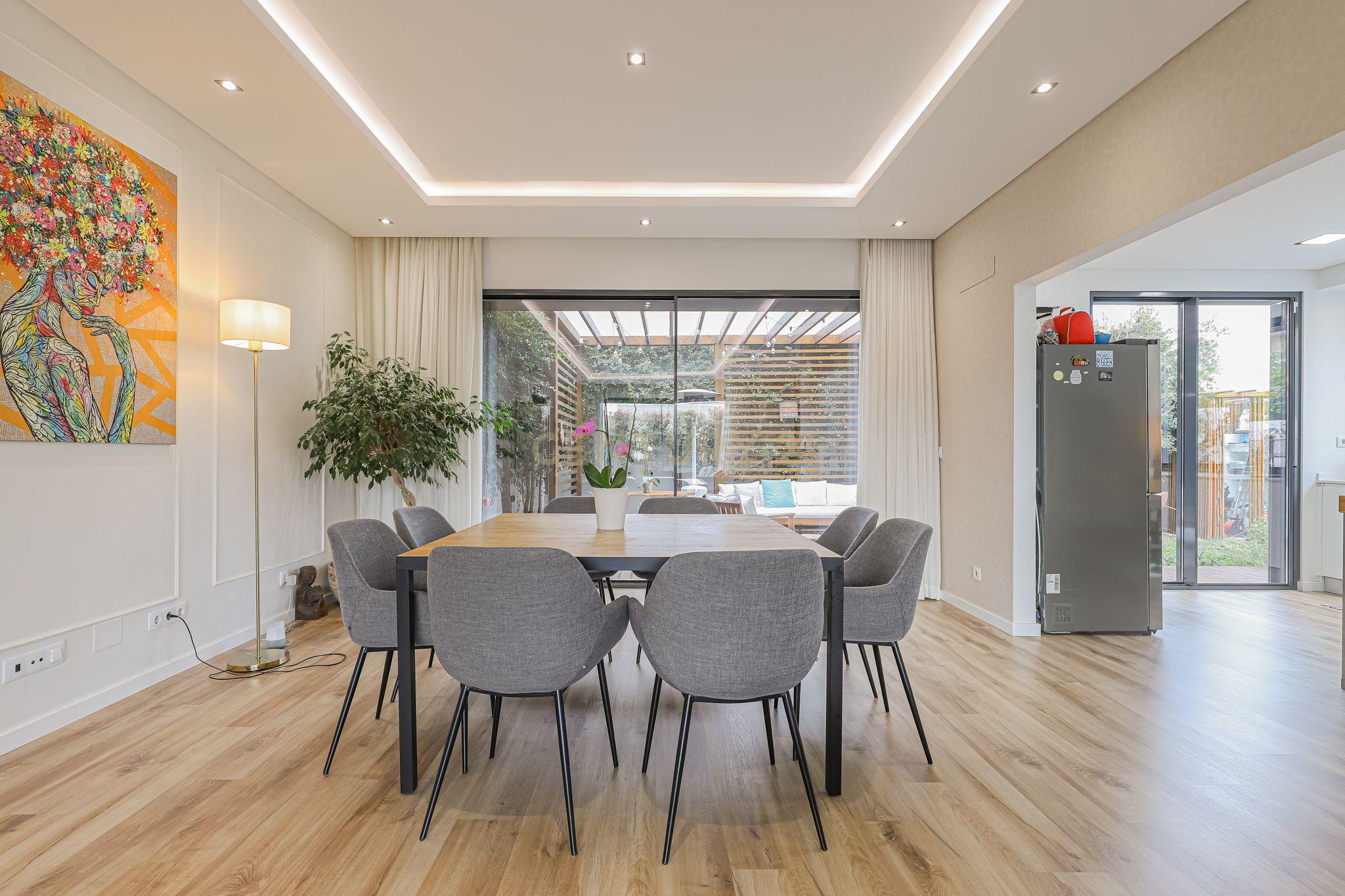 FANTASTICA MORADIA T4 EM CARCAVELOS ,PISCINA,JARDIM BOAS AREAS,LOCALIZAÇÃO PRIVILEGIADA,E OTIMA EXPOSIÇÃO SOLAR! - Image 16