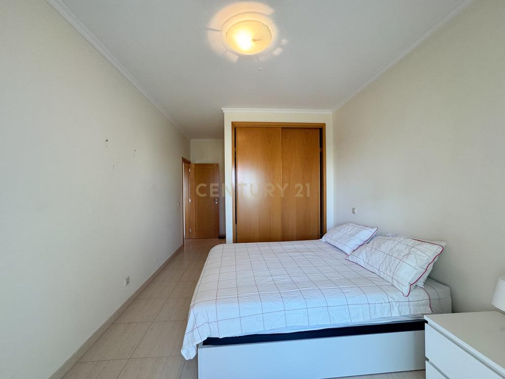 Apartamento T2 Mobilado e Equipado com Piscina e Garagem no Alto do Quintão, Portimão - Image 13