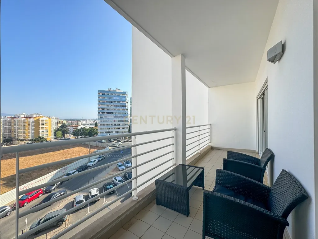 Apartamento T2 Mobilado e Equipado com Piscina e Garagem no Alto do Quintão, Portimão - Image 10