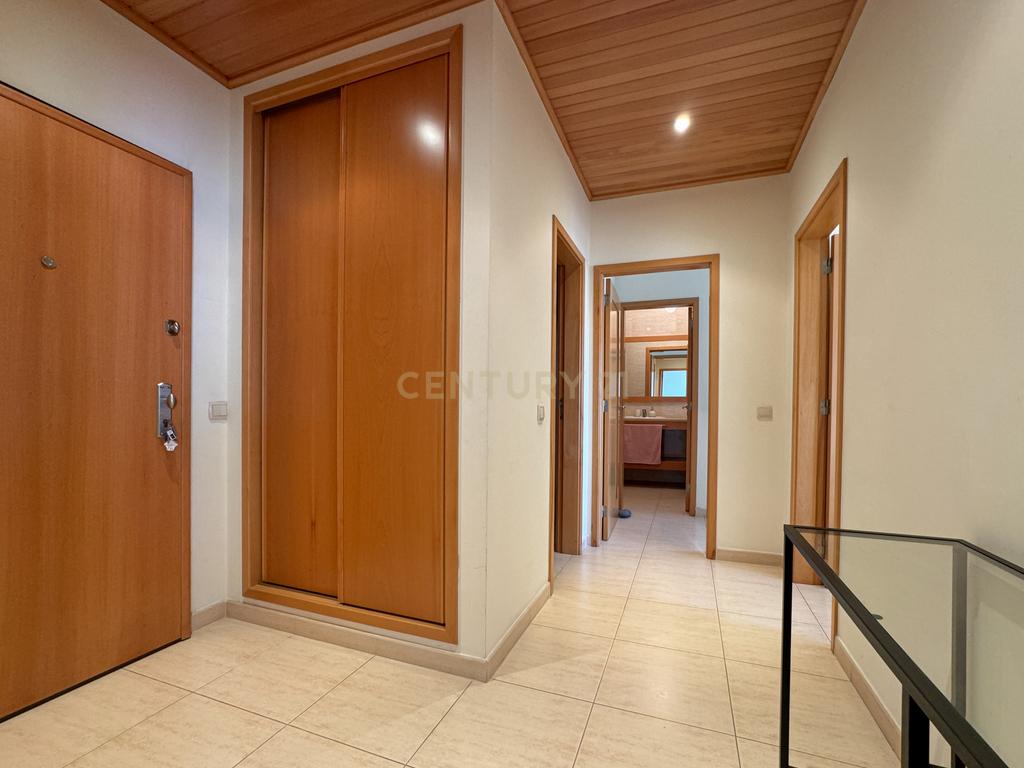 Apartamento T2 Mobilado e Equipado com Piscina e Garagem no Alto do Quintão, Portimão - Image 2