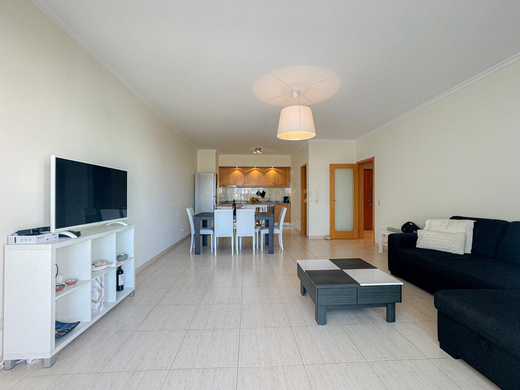 Apartamento T2 Mobilado e Equipado com Piscina e Garagem no Alto do Quintão, Portimão - Image 6