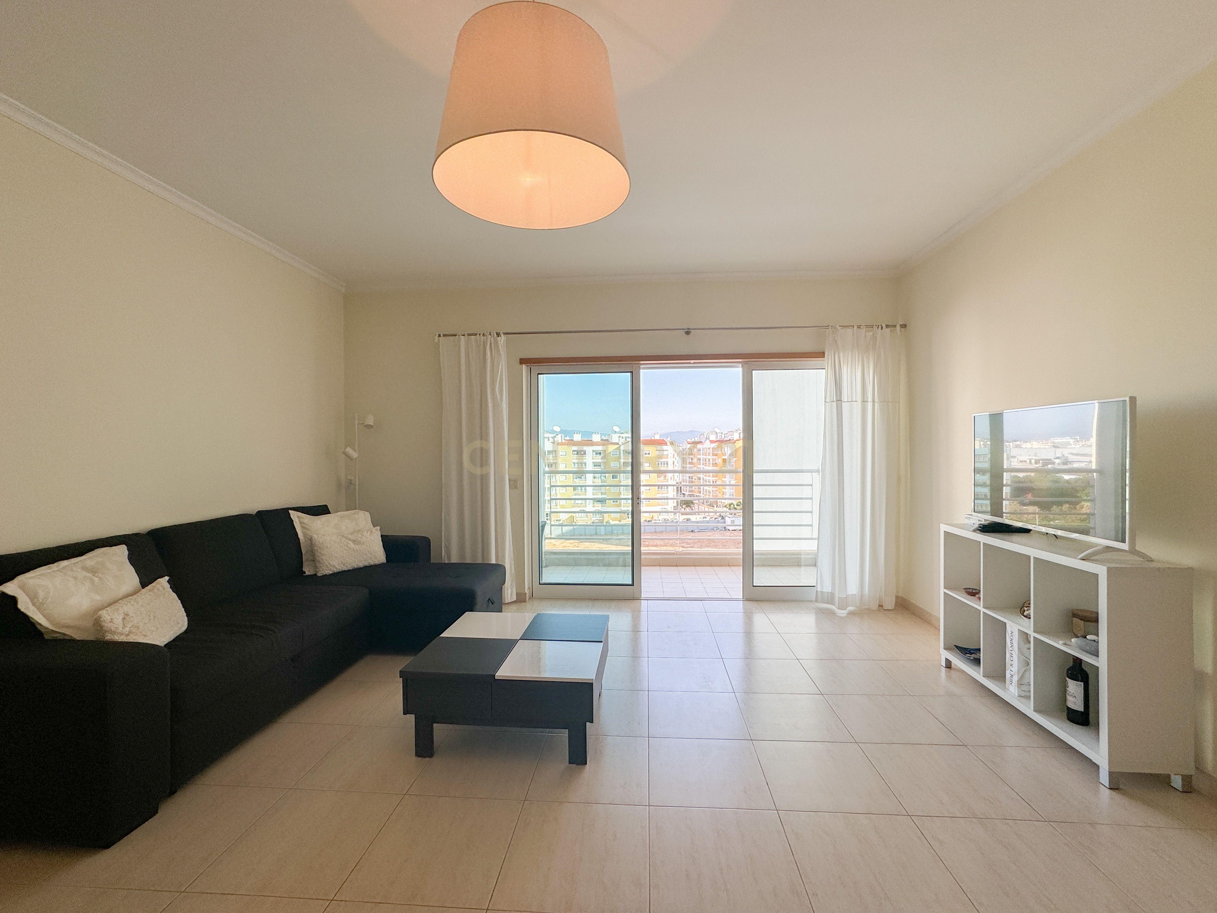 Fotografia 8 de Apartamento T2 Mobilado e Equipado com Piscina e Garagem no Alto do Quintão, Portimão
