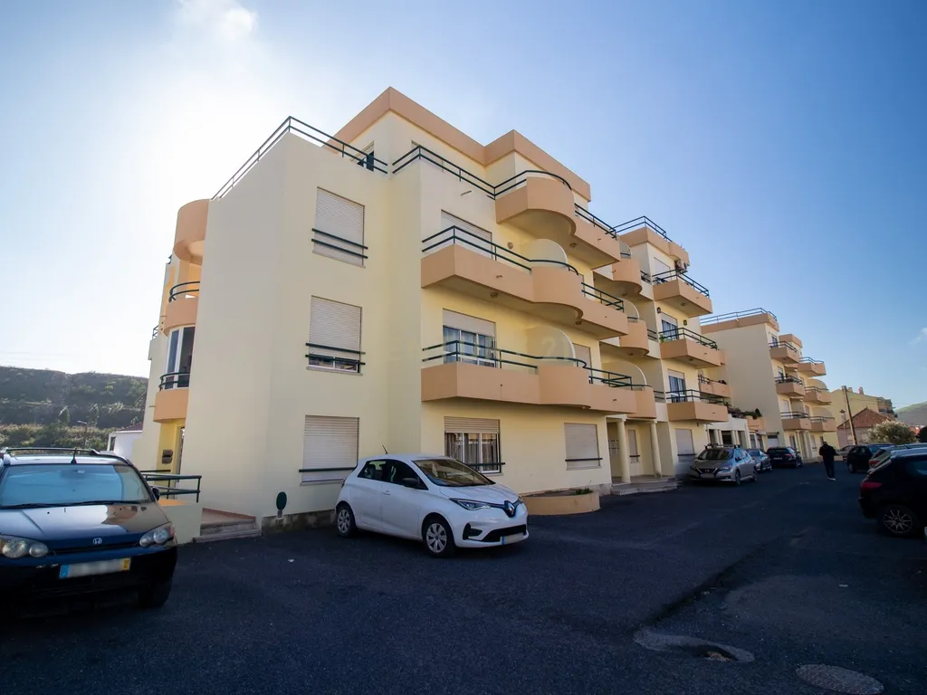 Venda de Apartamento + Parqueamento - Image 1
