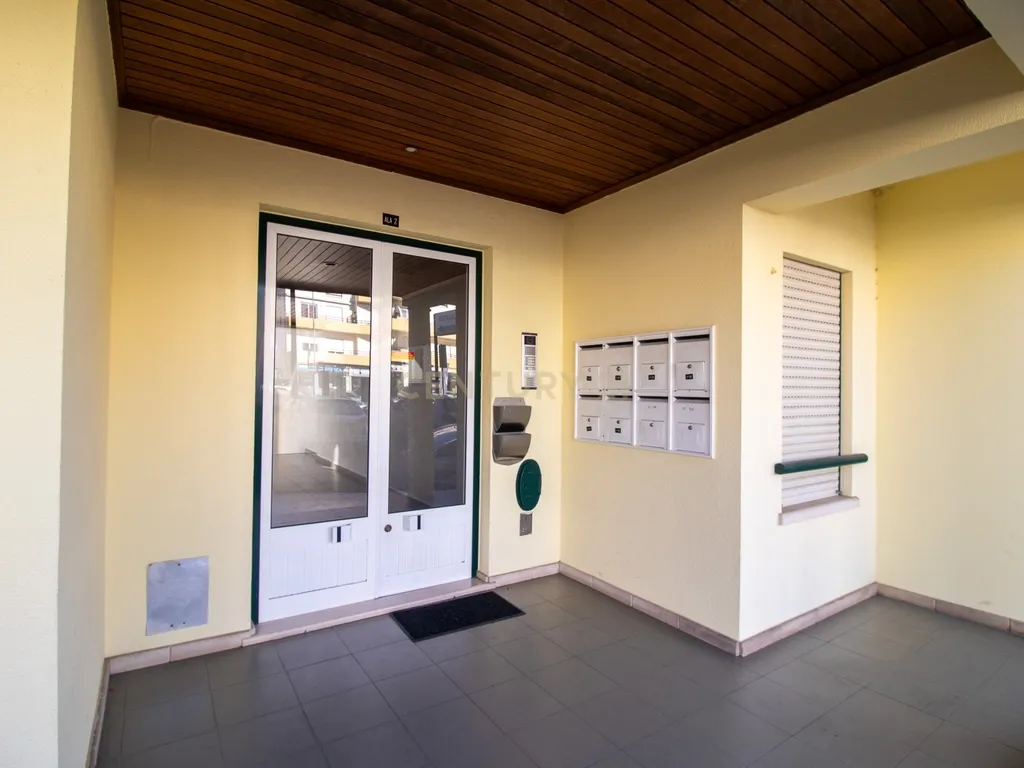 Venda de Apartamento + Parqueamento - Image 3