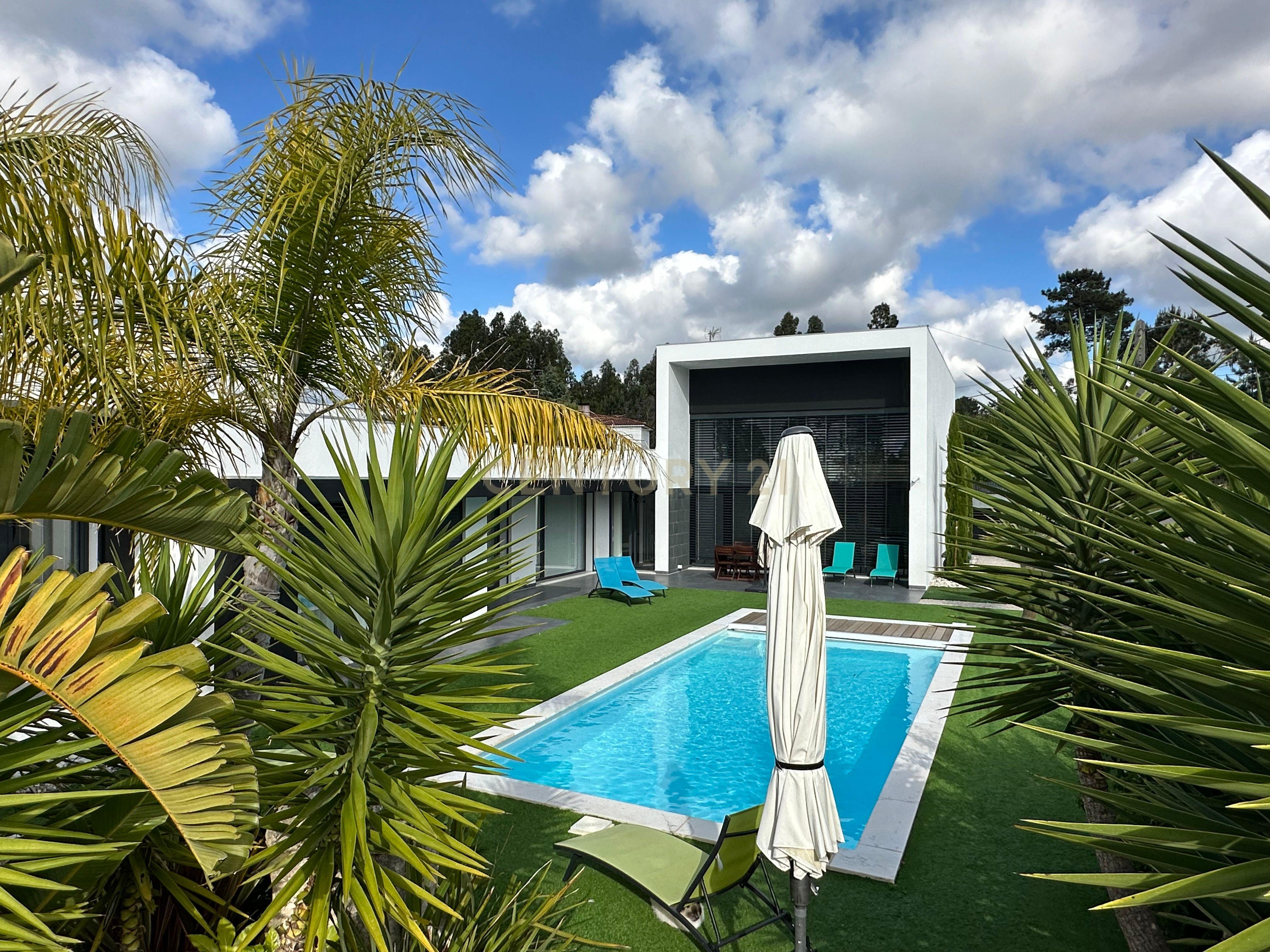 Espaçosa Moradia Térrea Pousos, Leiria: Um Refúgio de Conforto e Elegância - Image 25