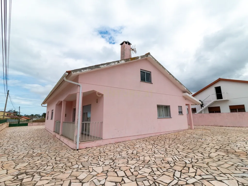 Moradia T3 Térrea Vieira de Leiria - Image 8
