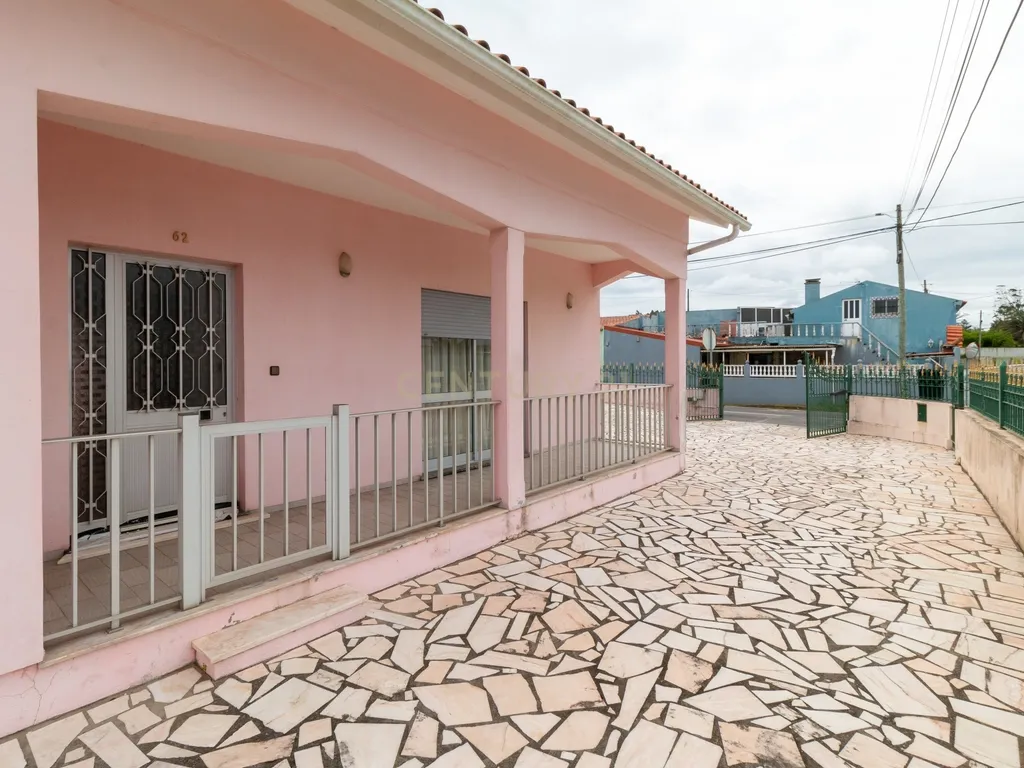 Moradia T3 Térrea Vieira de Leiria - Image 3