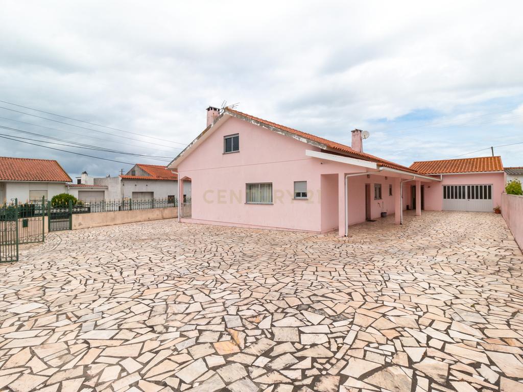 Moradia T3 Térrea  Vieira de Leiria - Image 11