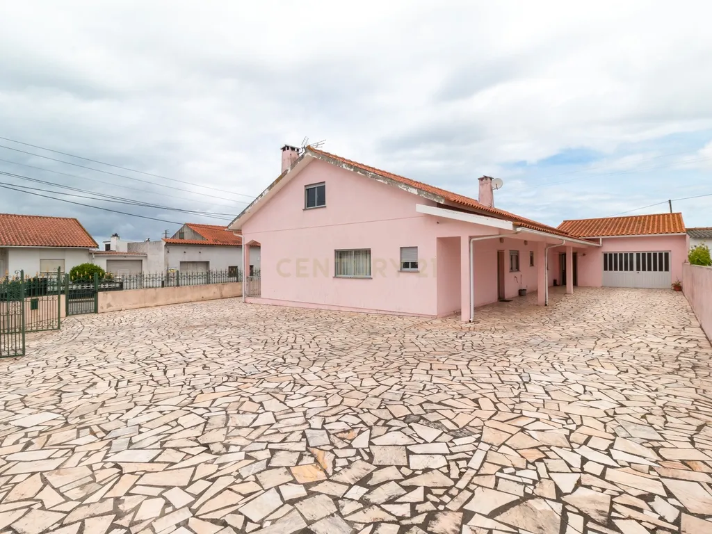 Moradia T3 Térrea Vieira de Leiria - Image 11