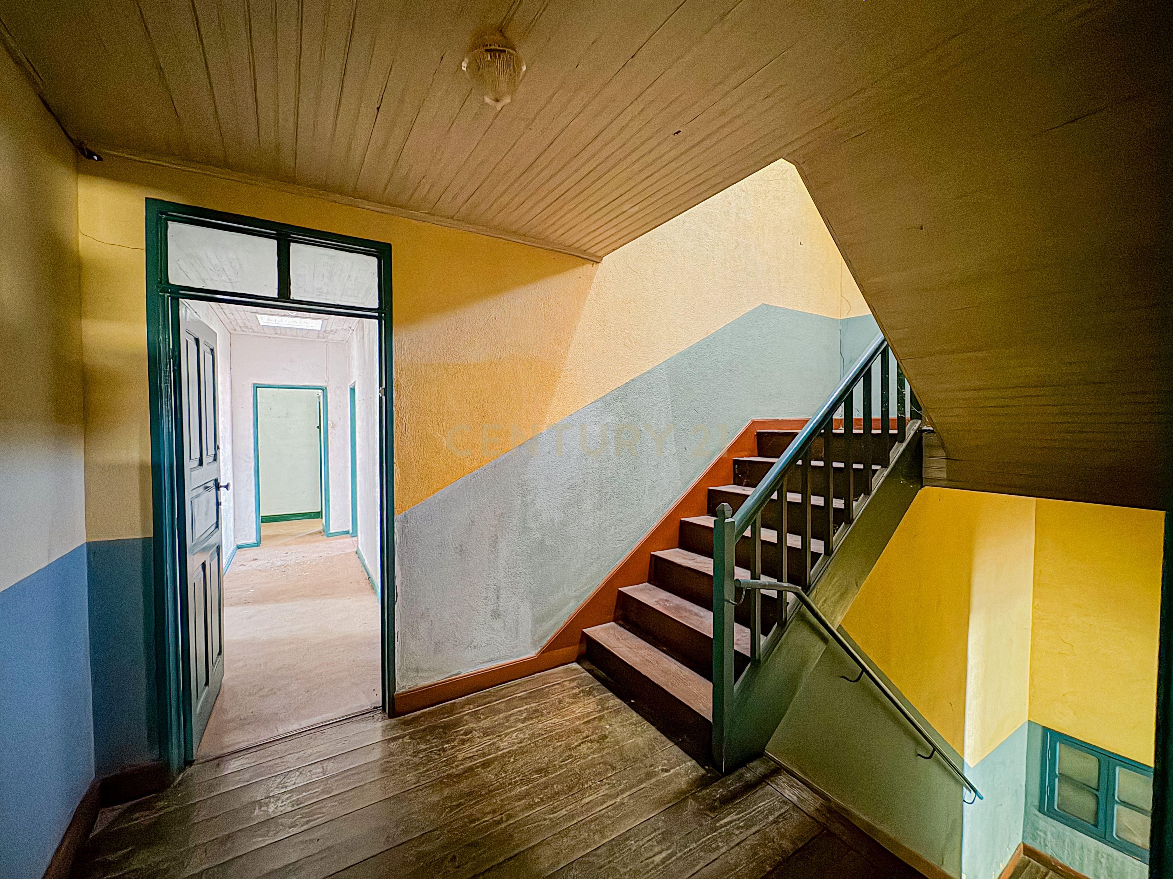 Prédio na Zona Histórica de Bragança - Image 12