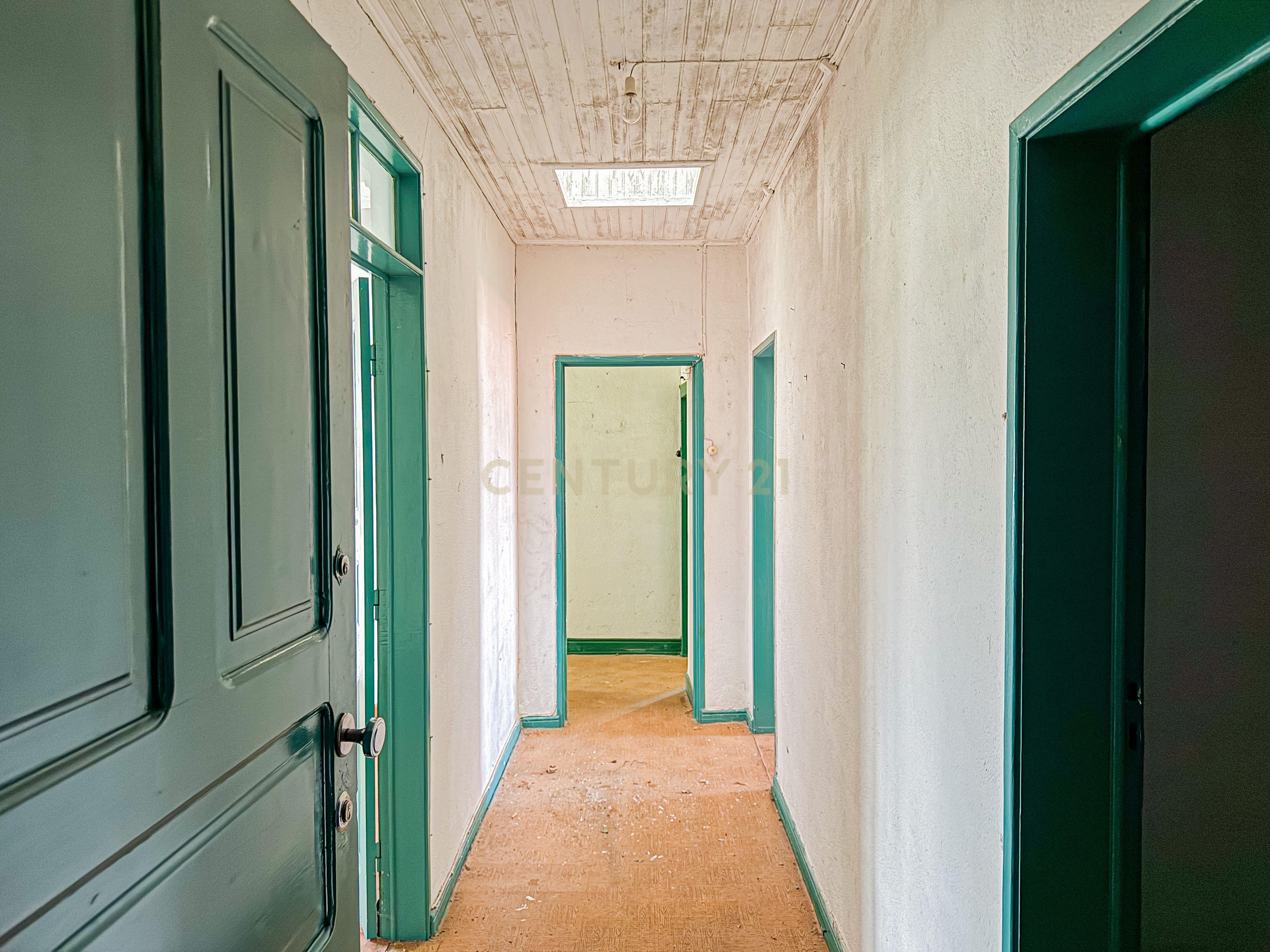 Prédio na Zona Histórica de Bragança - Image 16