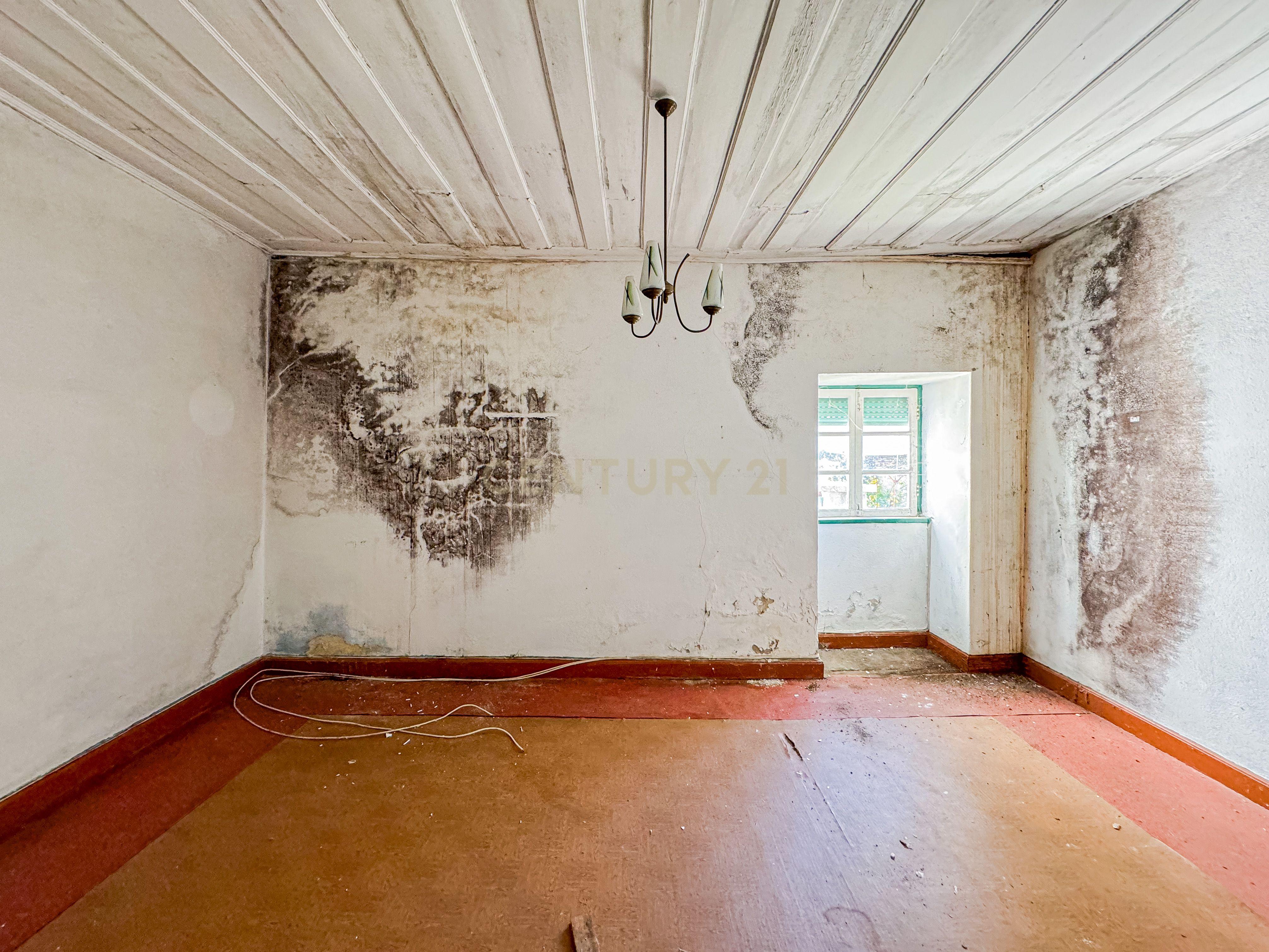 Prédio na Zona Histórica de Bragança - Image 21