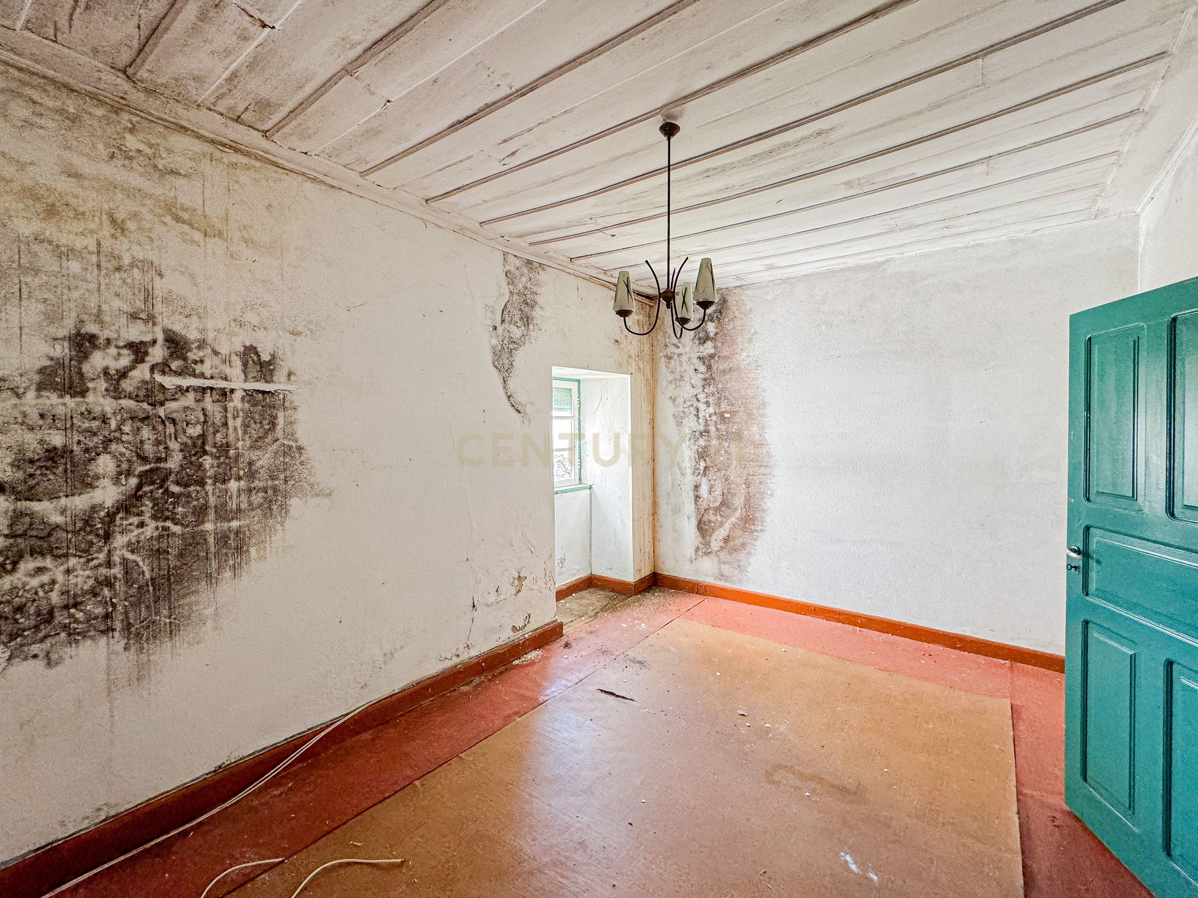 Prédio na Zona Histórica de Bragança - Image 22