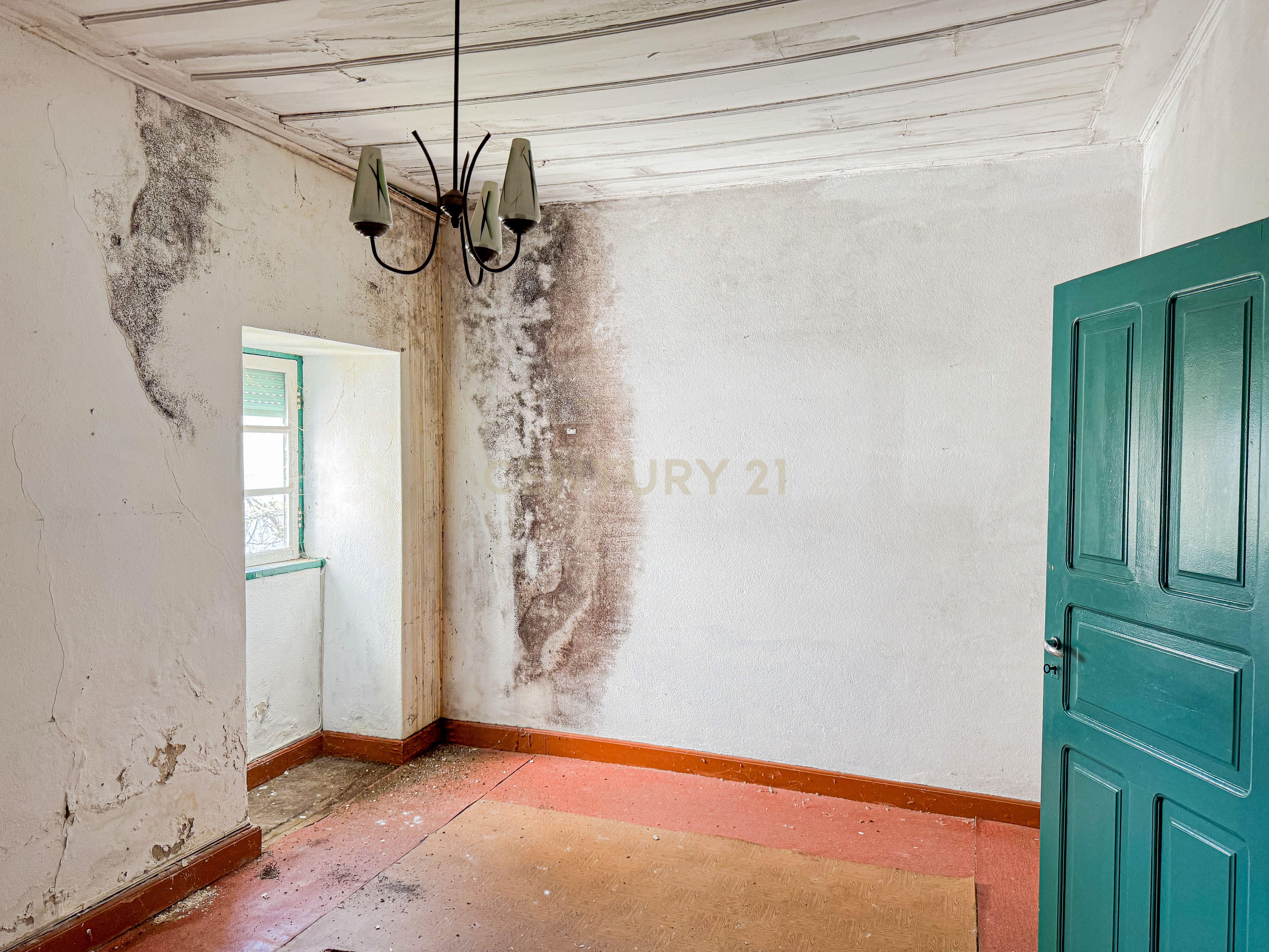 Prédio na Zona Histórica de Bragança - Image 23