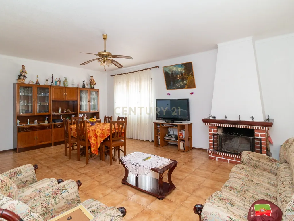 Moradia T3 Térrea Vieira de Leiria - Image 15