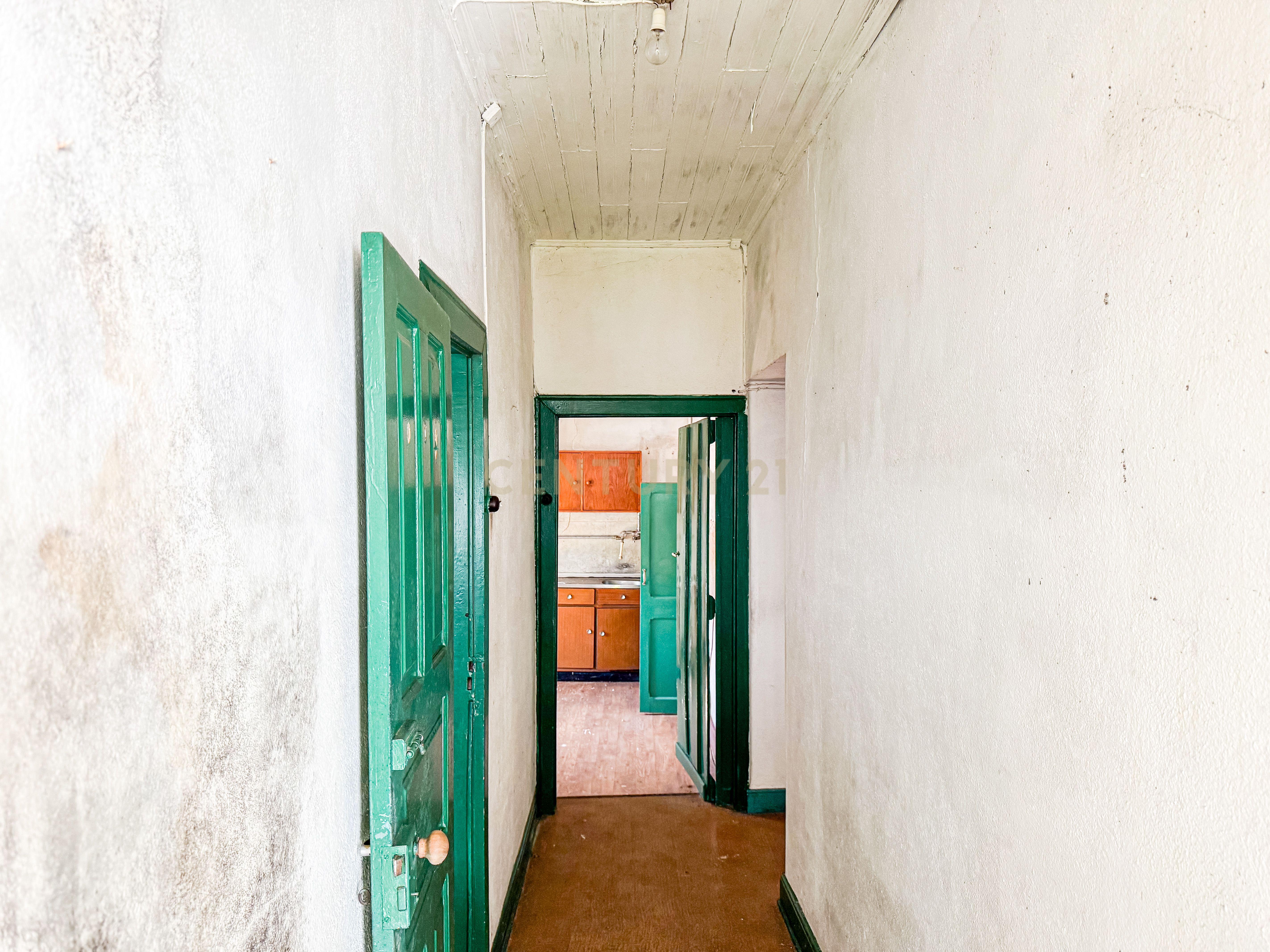 Prédio na Zona Histórica de Bragança - Image 28