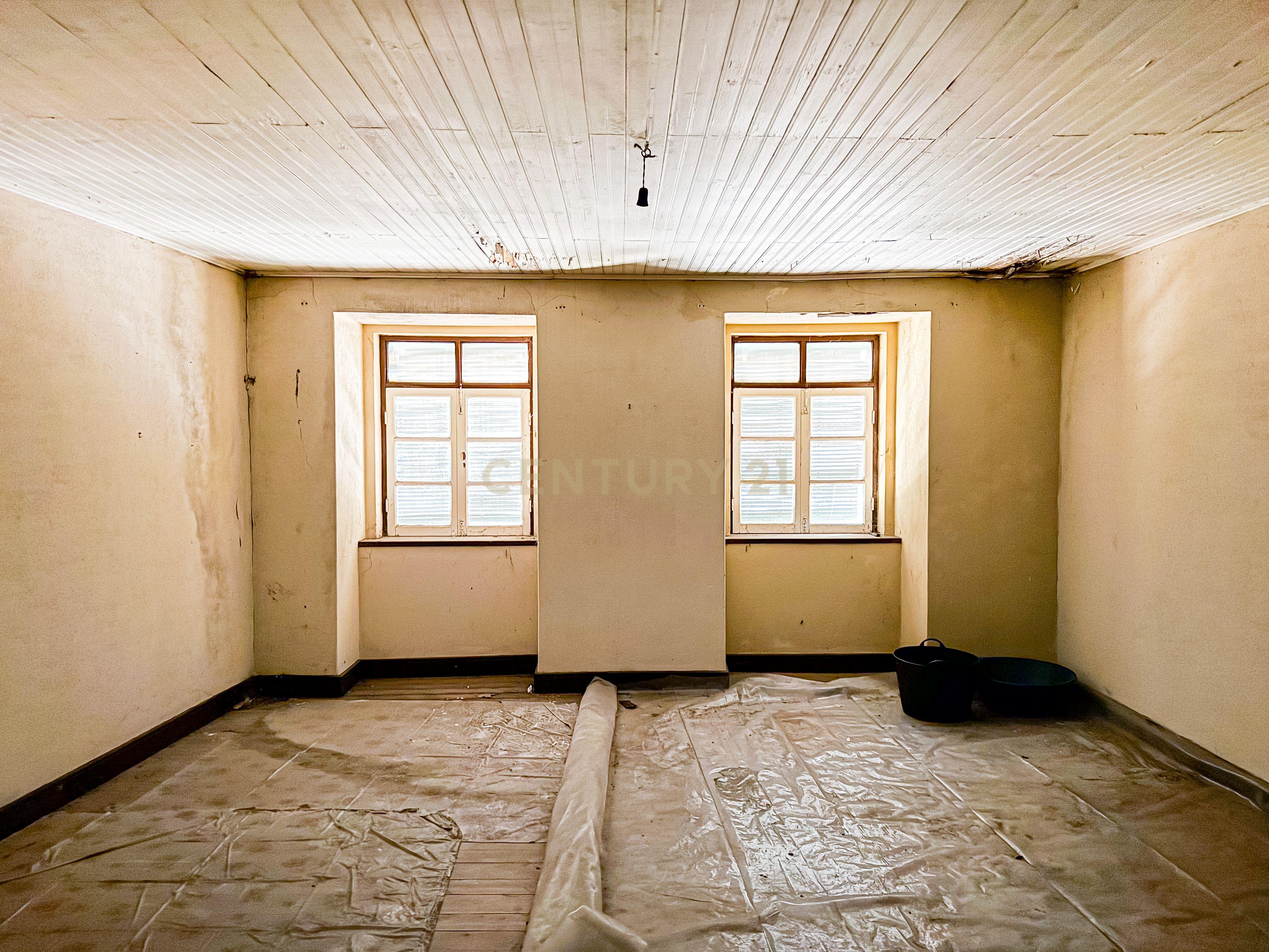 Prédio na Zona Histórica de Bragança - Image 30