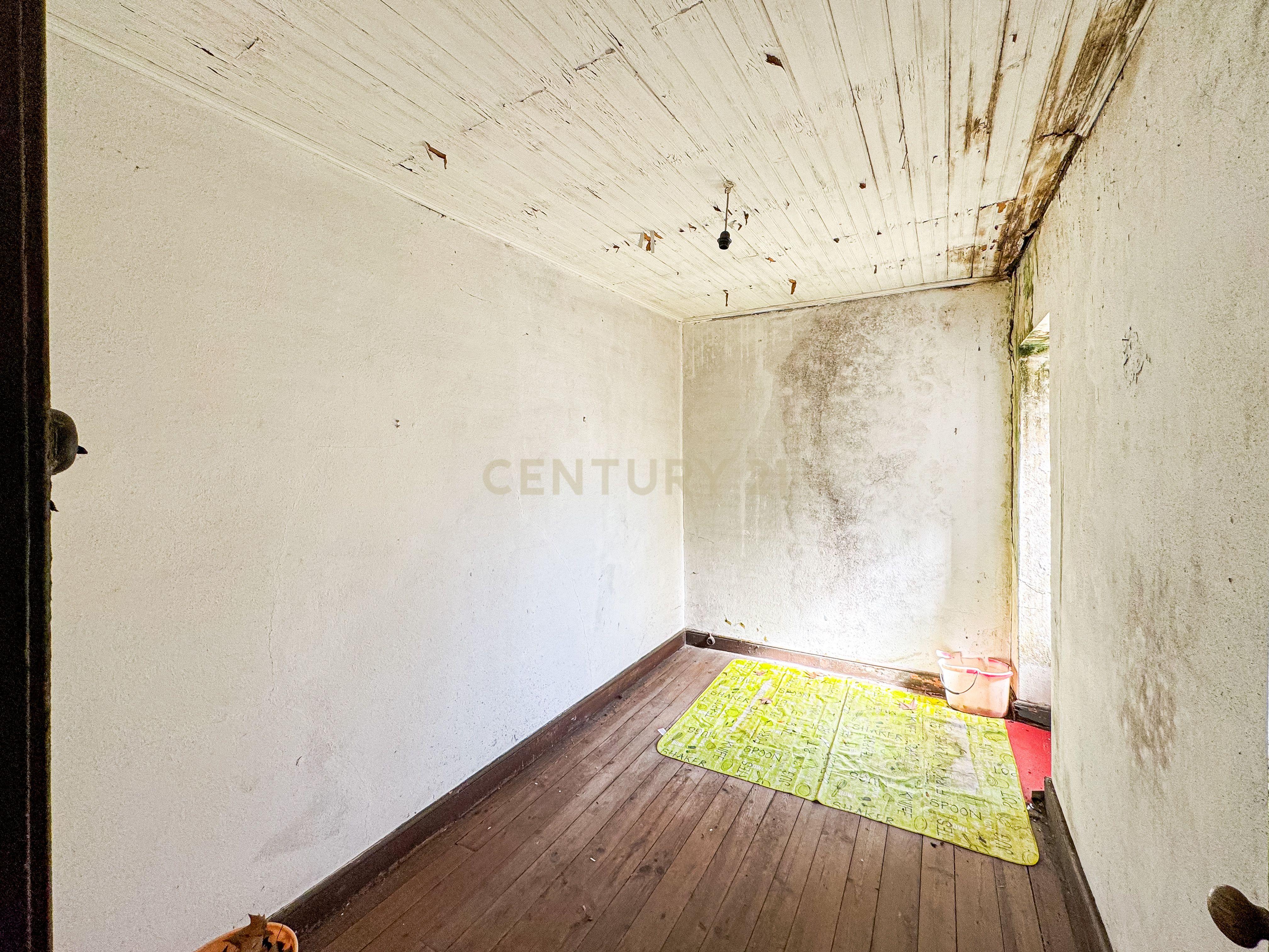 Prédio na Zona Histórica de Bragança - Image 32