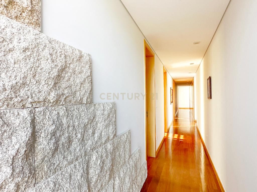 "Quintinha" - Moradia Moderna, com terreno, entre a cidade e campo - Image 26