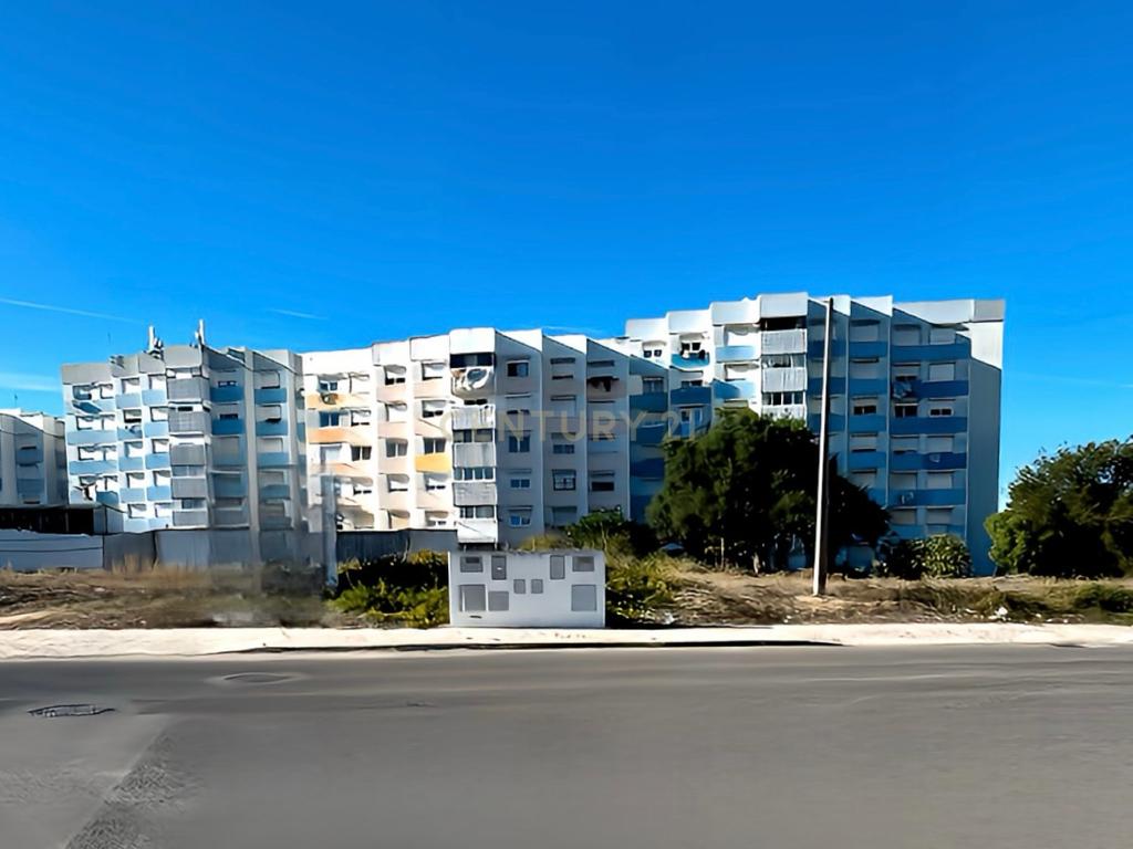 Terreno Urbano de 175,8 m² com Projeto de Moradias Aprovado em Santo António da Charneca, Barreiro - Image 4