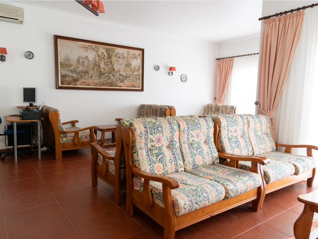 Hotel com 32 Quartos - Vieira de Leiria - Marinha Grande - Image 36