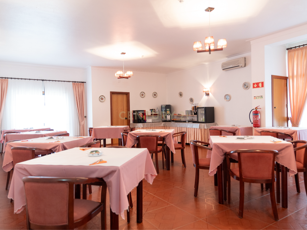 Hotel com 32 Quartos - Vieira de Leiria - Marinha Grande - Image 33