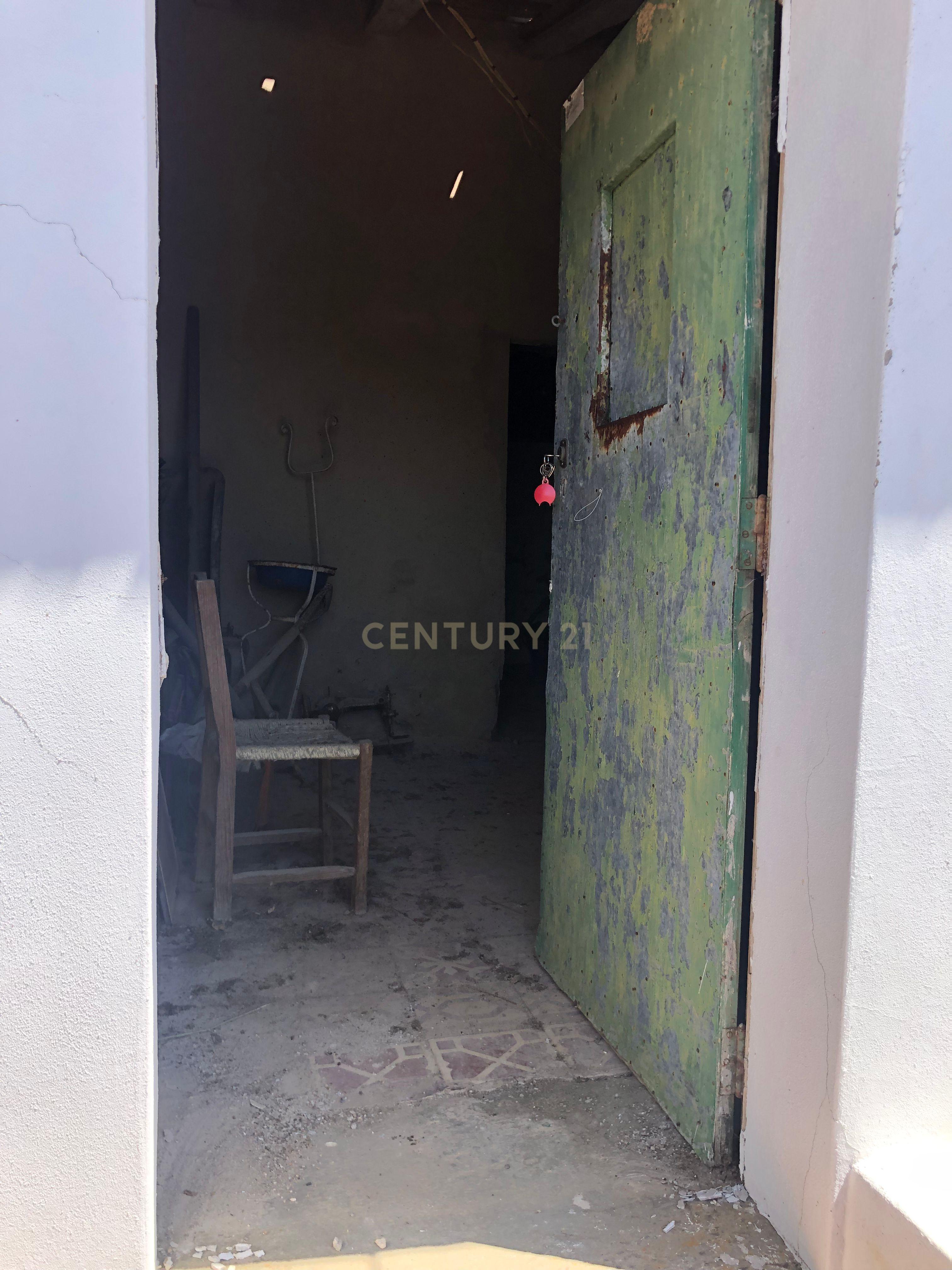 Casa terrea com anexo em ruina - Image 25