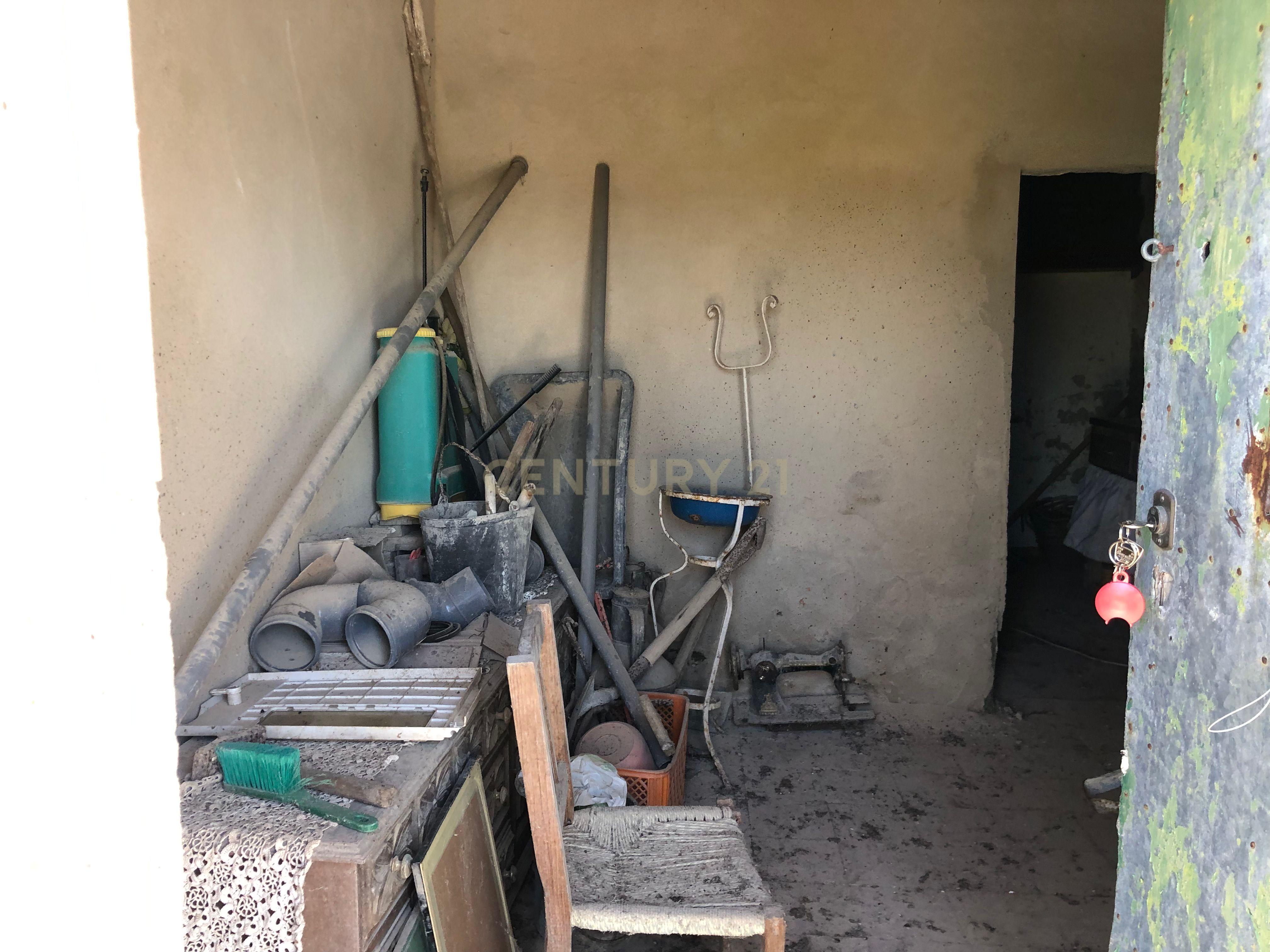 Casa terrea com anexo em ruina - Image 28