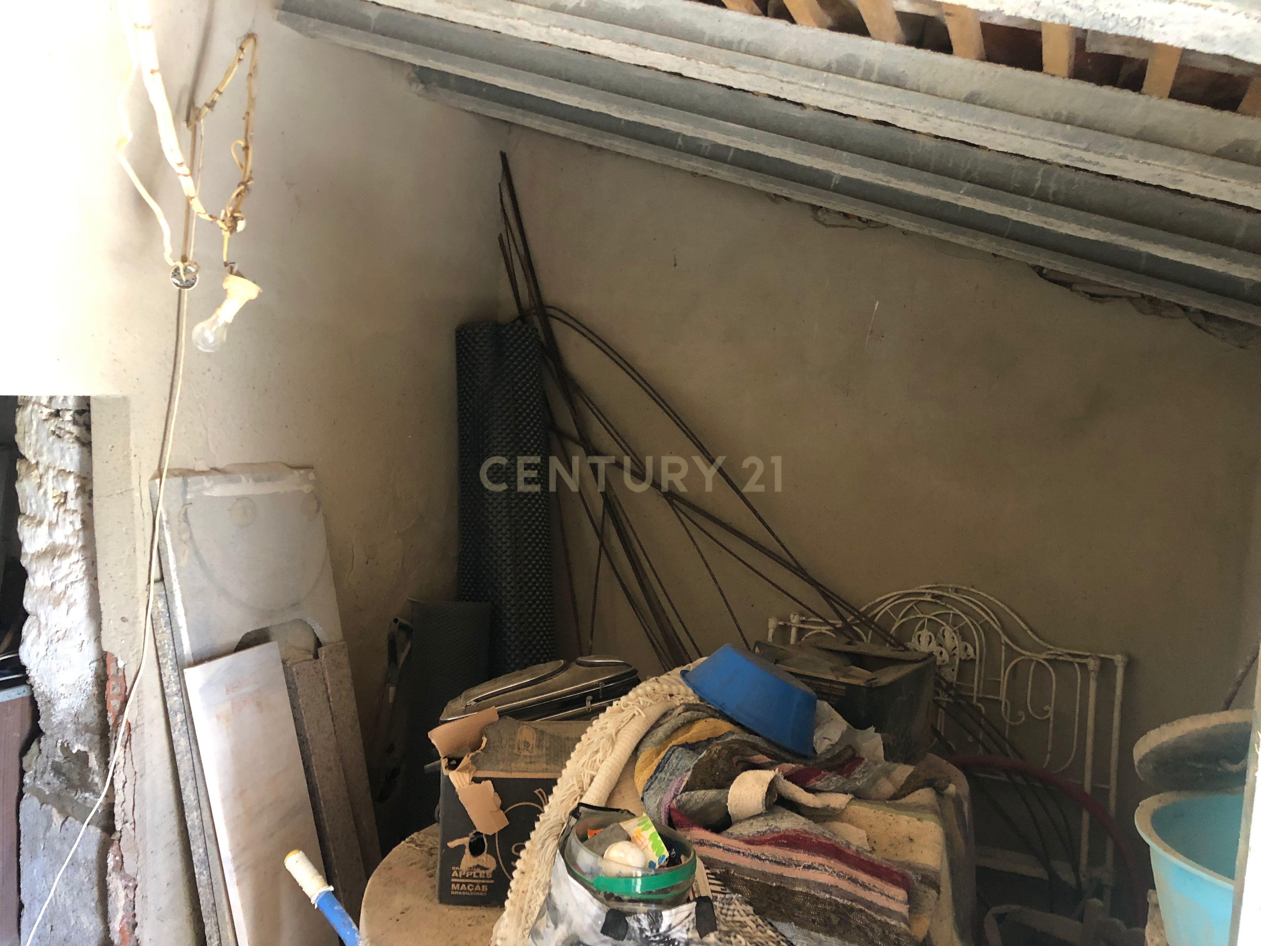 Casa terrea com anexo em ruina - Image 24