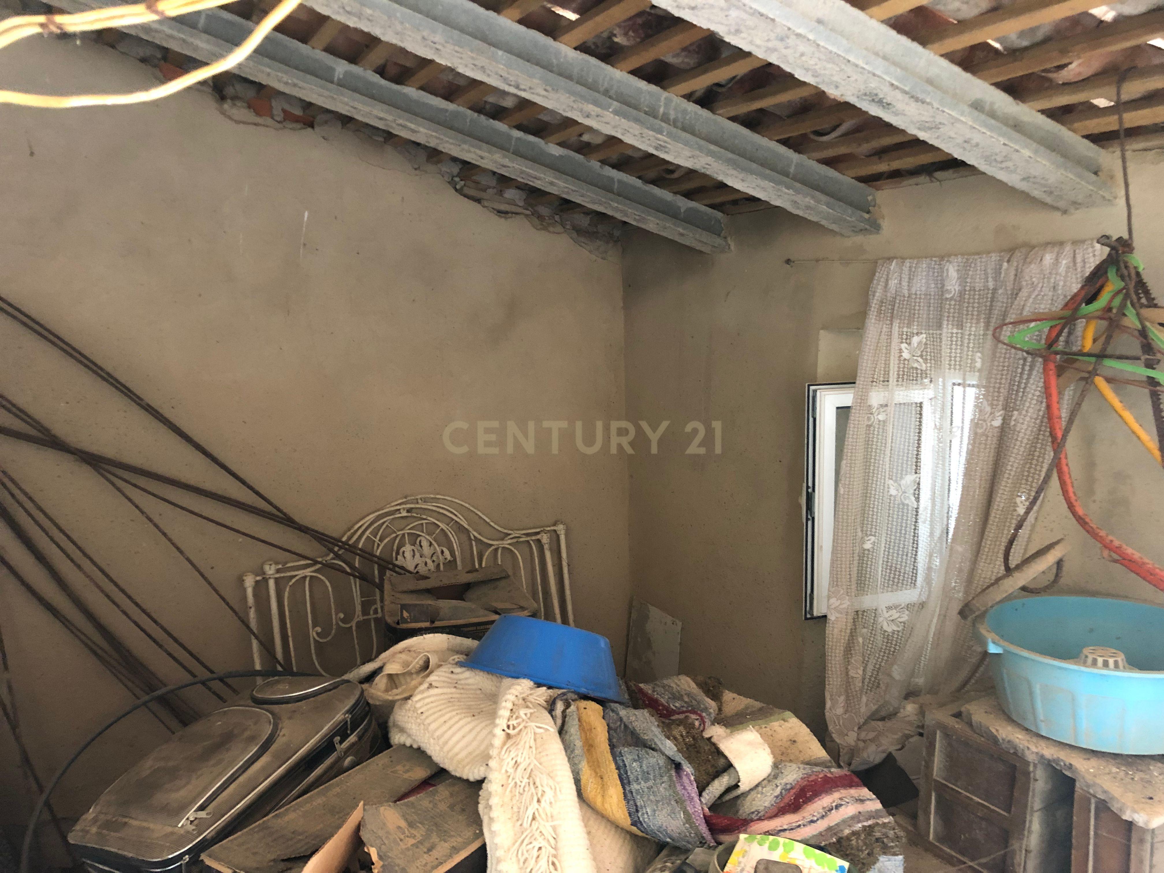 Casa terrea com anexo em ruina - Image 23