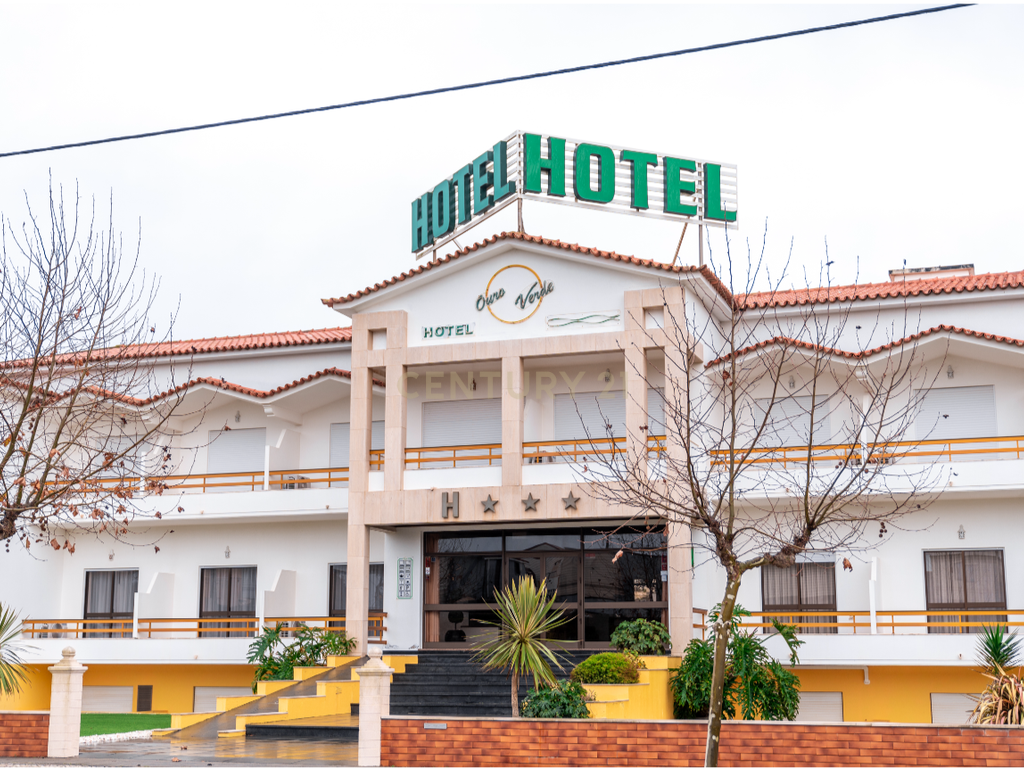 Hotel com 32 Quartos - Vieira de Leiria - Marinha Grande - Image 1