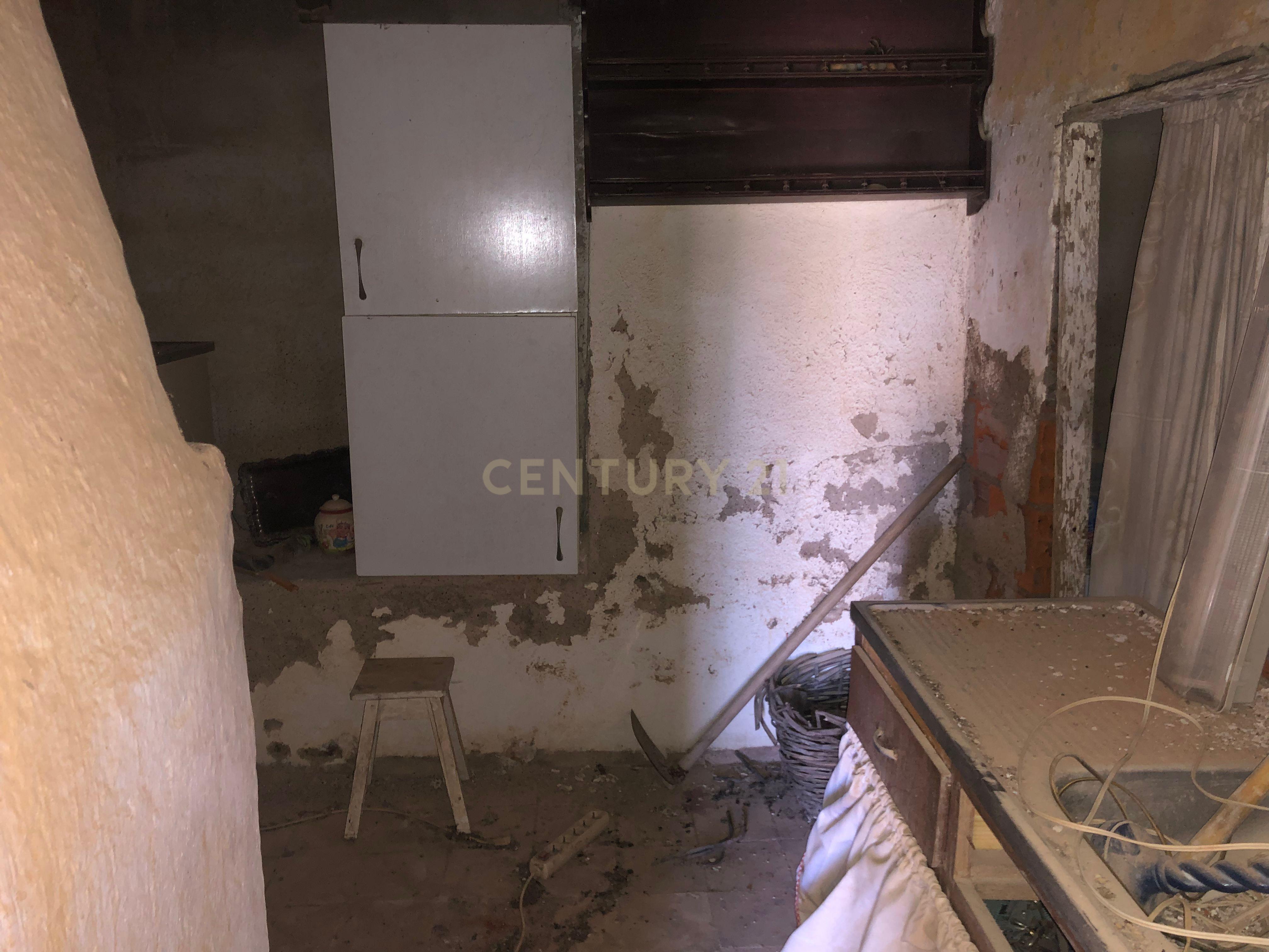 Casa terrea com anexo em ruina - Image 27