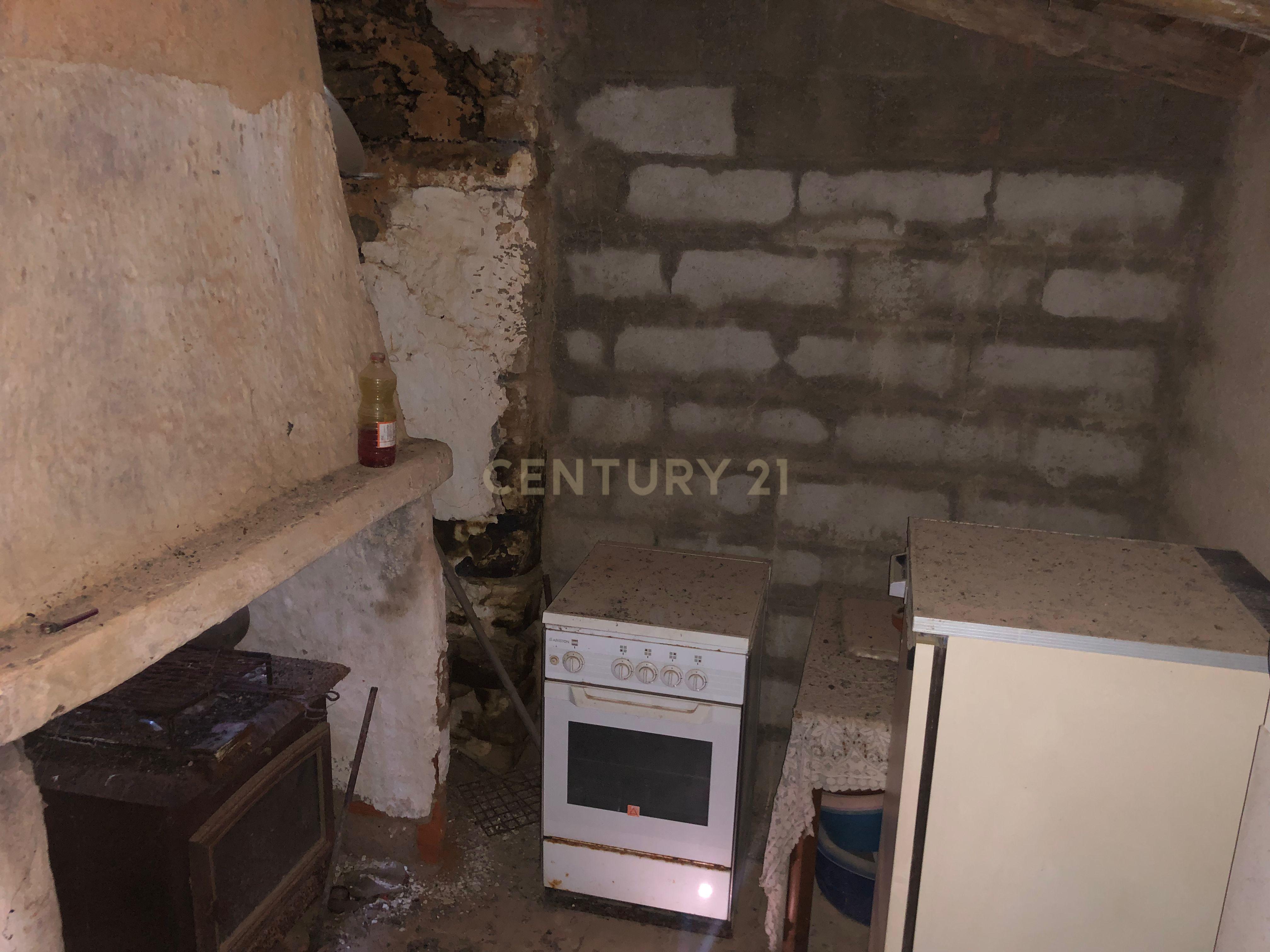 Casa terrea com anexo em ruina - Image 26
