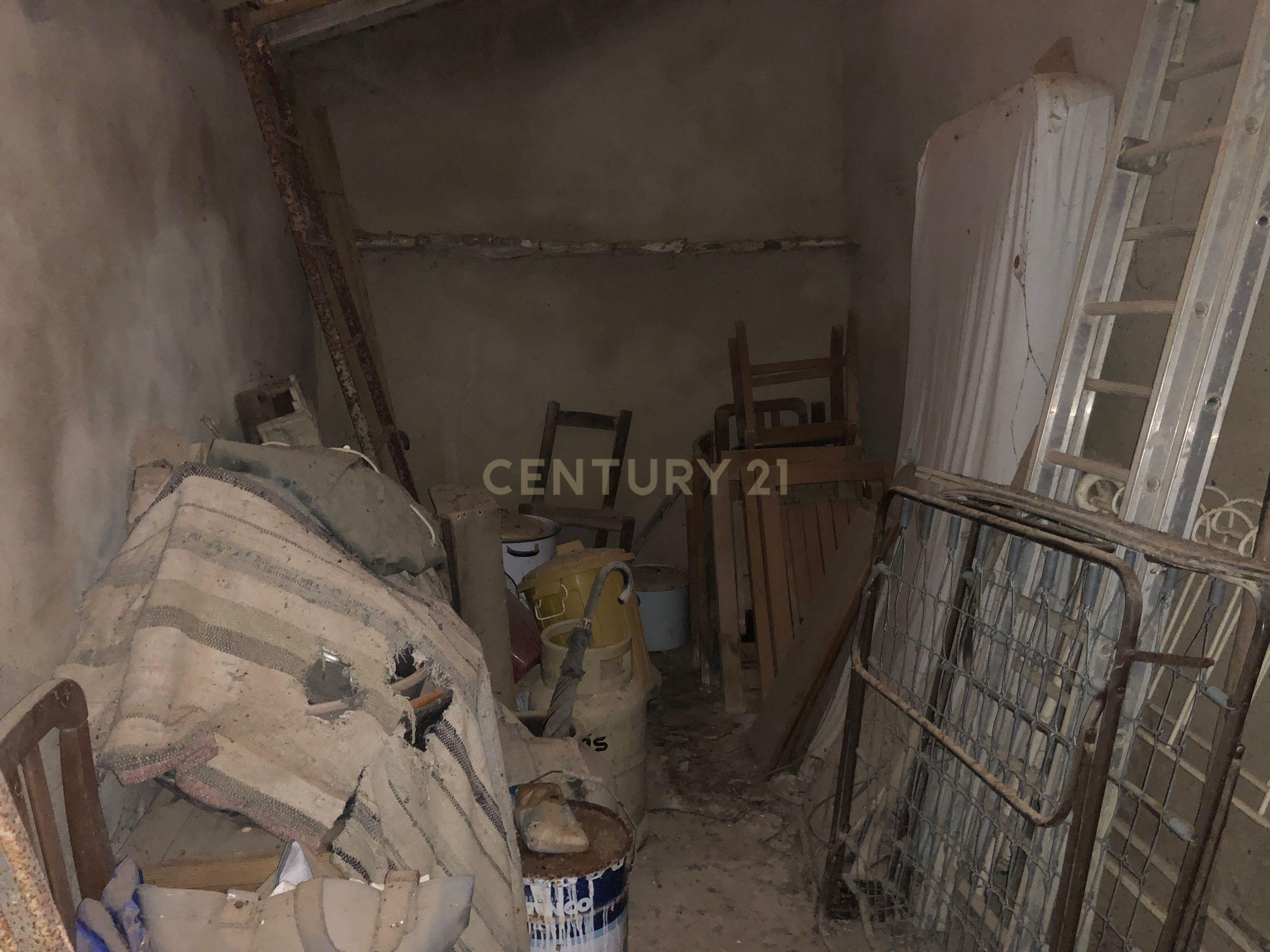 Casa terrea com anexo em ruina - Image 20