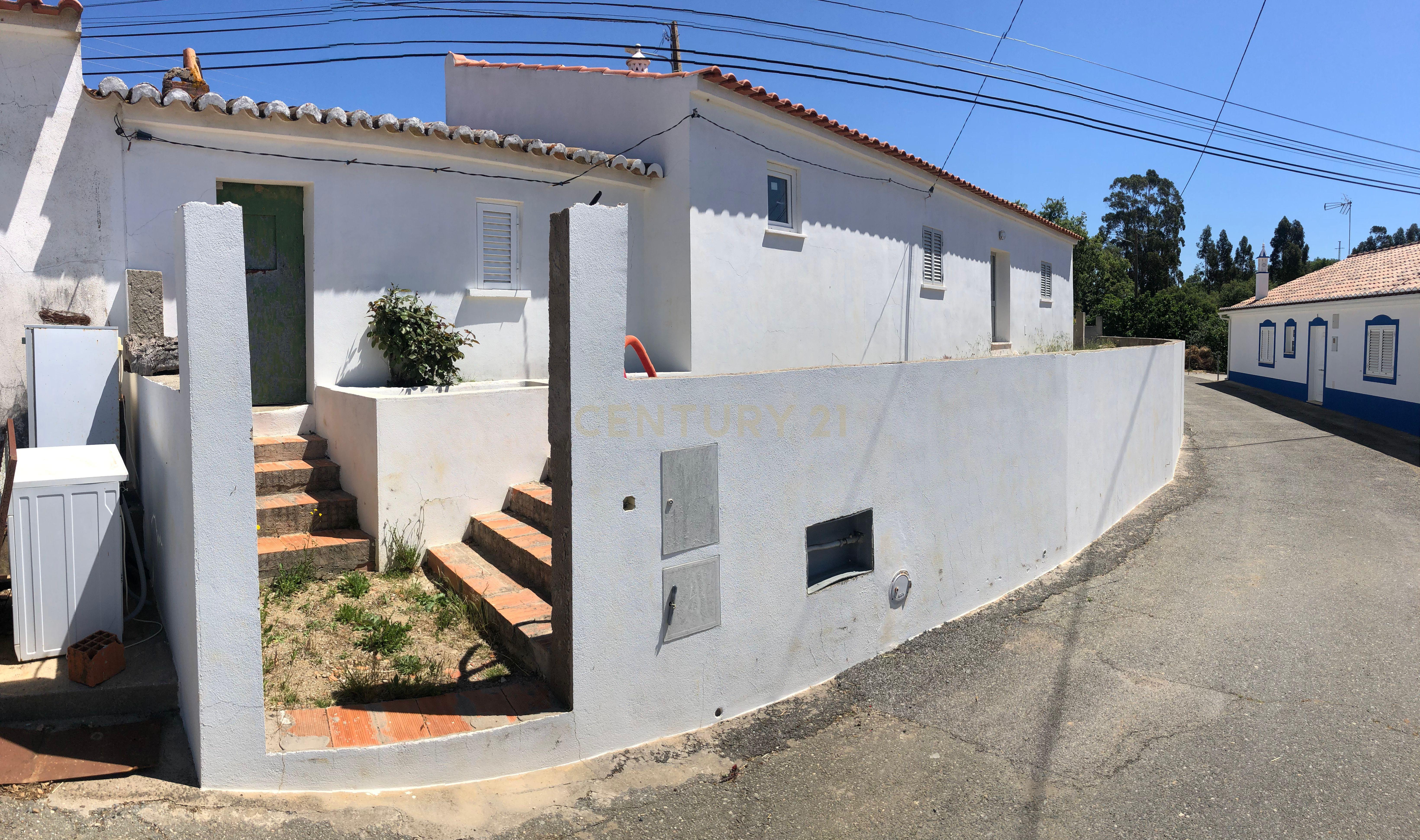Casa terrea com anexo em ruina - Image 2