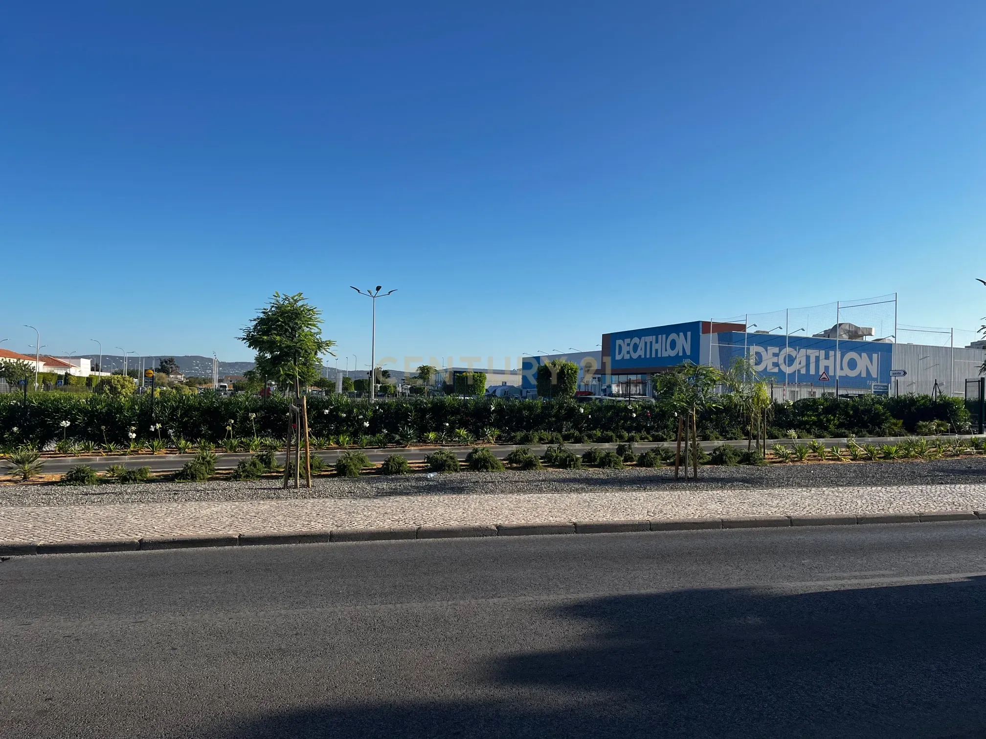 Lote para construção, com projeto aprovado de moradia V3 perto do Shopping, Fórum Algarve, e ecovia do Parque Natural da Ria Formosa. - Image 4