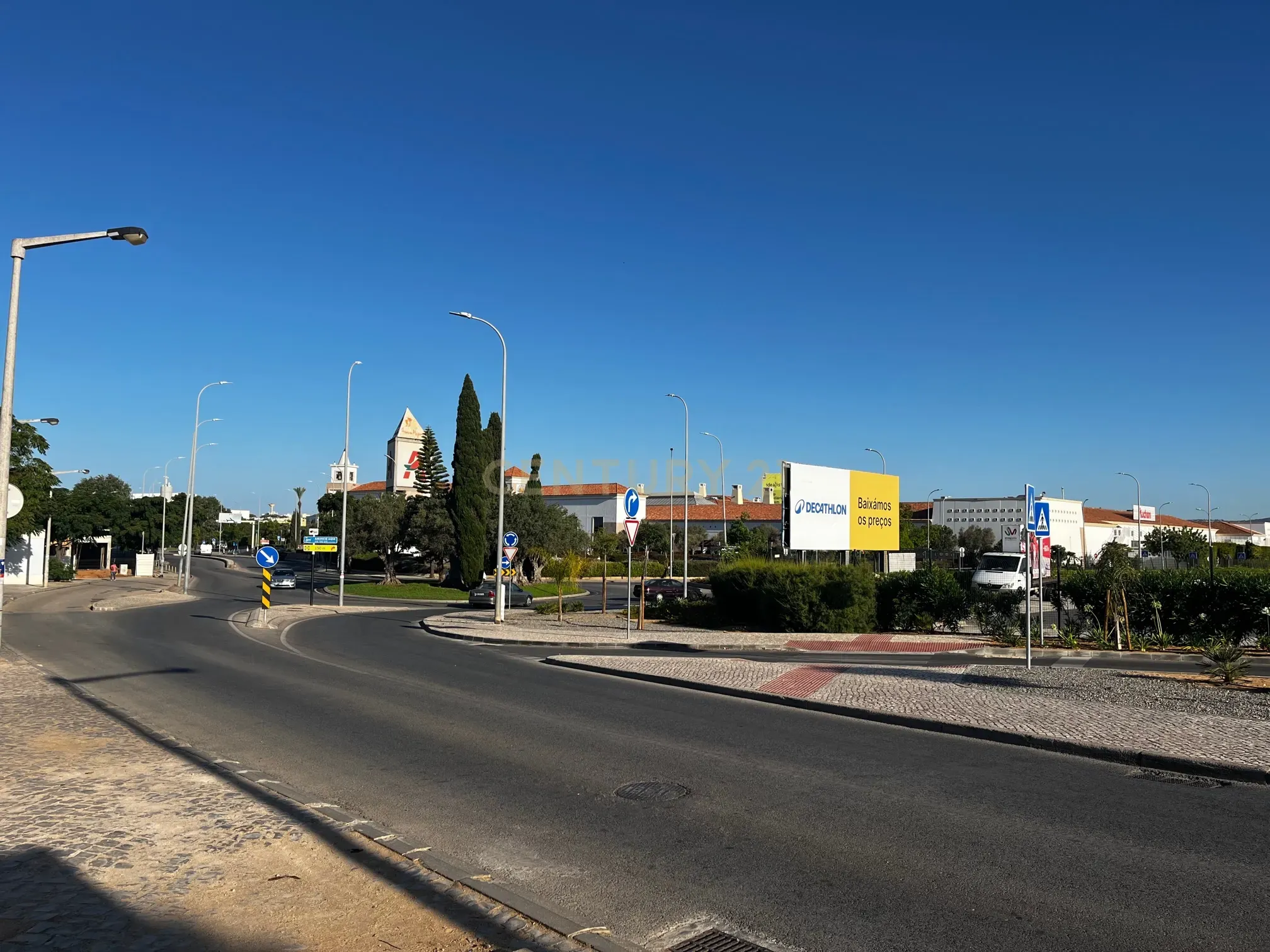 Lote para construção, com projeto aprovado de moradia V3 perto do Shopping, Fórum Algarve, e ecovia do Parque Natural da Ria Formosa. - Image 3