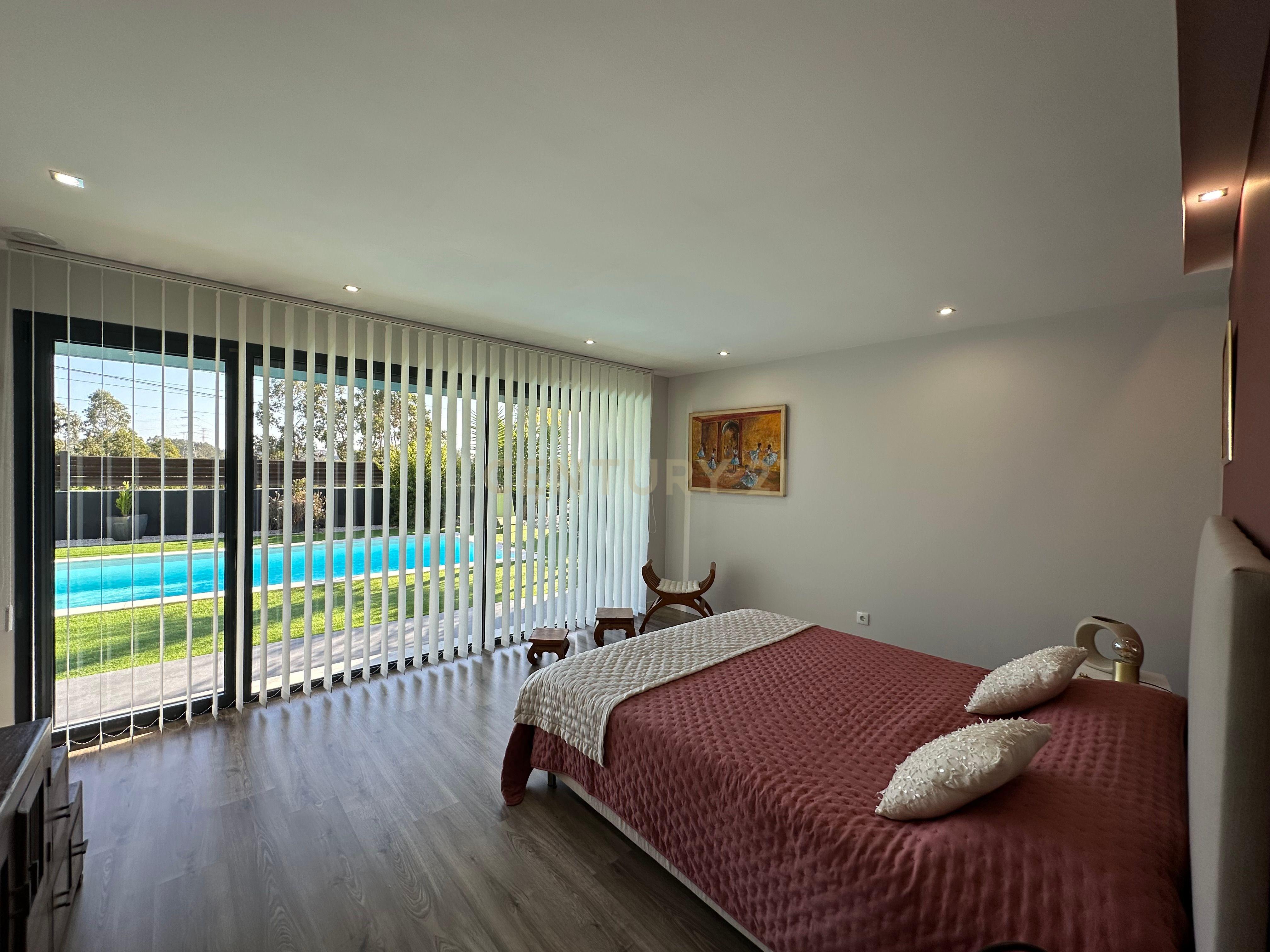 Espaçosa Moradia Térrea Pousos, Leiria: Um Refúgio de Conforto e Elegância - Image 24