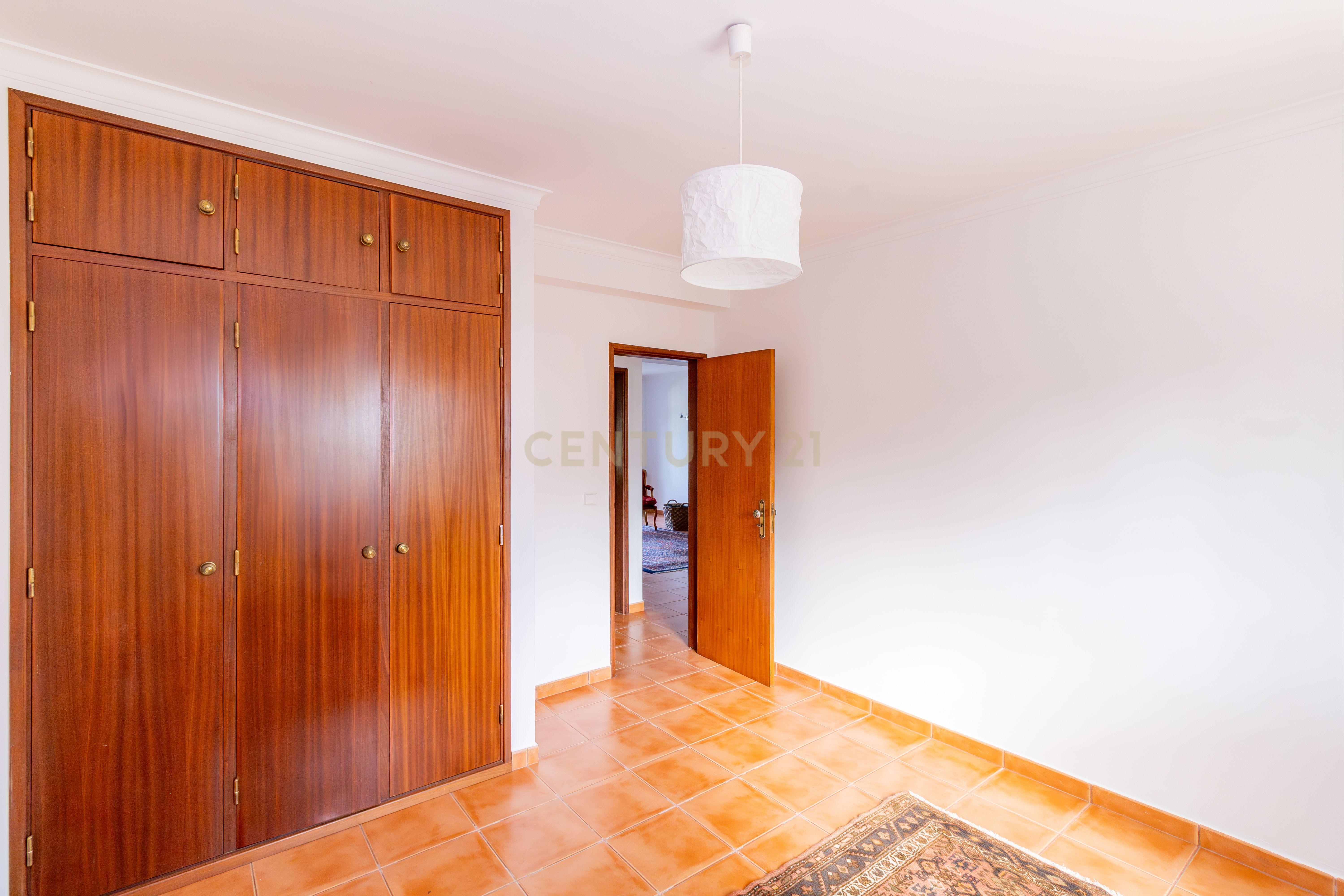 Moradia T5 situada no Aldeamento Bela Vista, Lameira -Alcobaça - Image 5