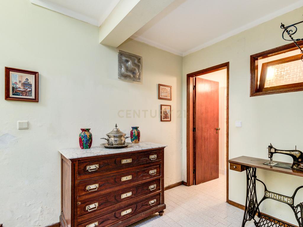 Moradia 6 assoalhadas, 195m2 área construção, 672m2 terreno, com anexo T1 - Image 11