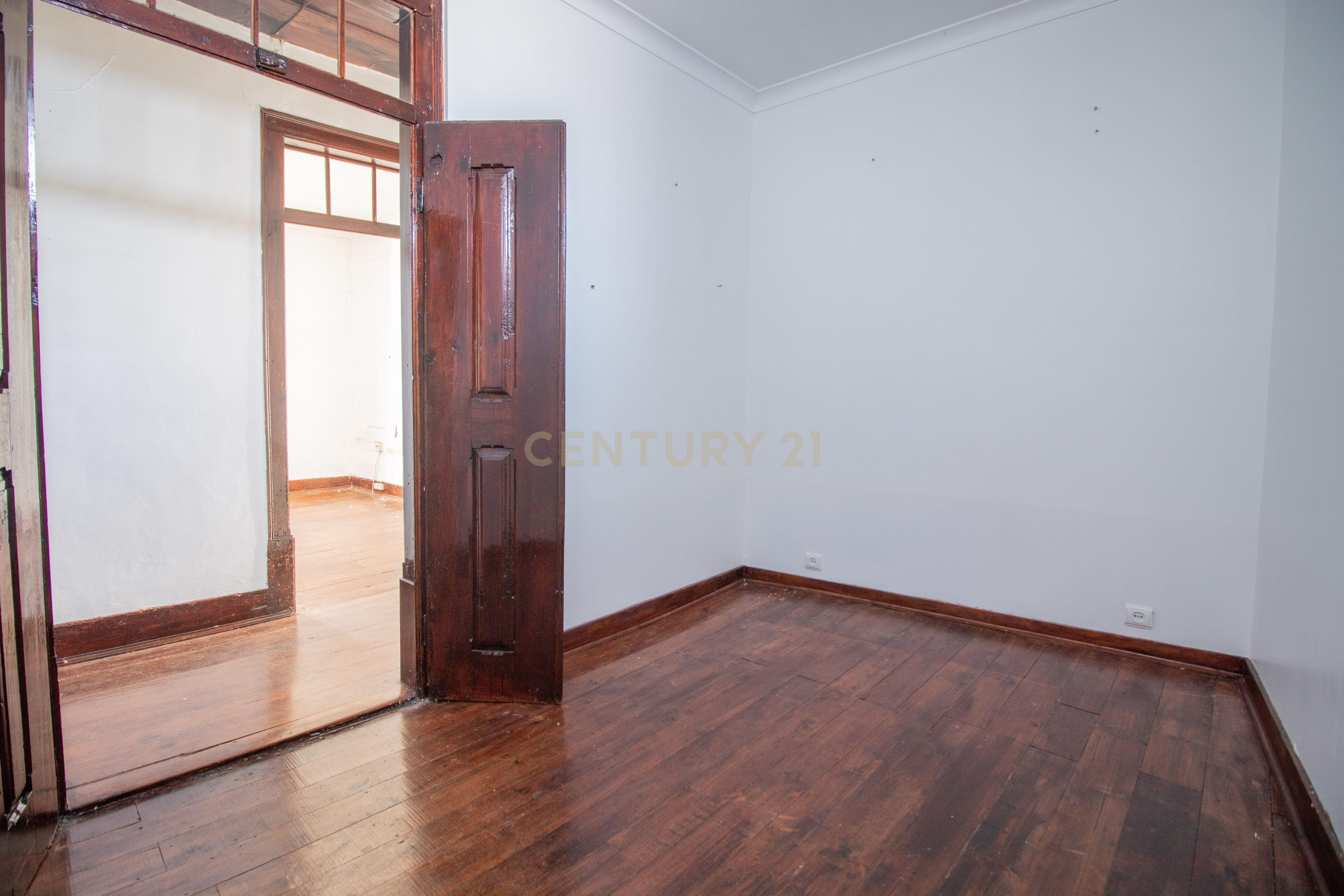 Moradia de traça antiga Portuguesa, com terraço e pátio interior, em Verride, Montemor-o-Velho. - Image 17