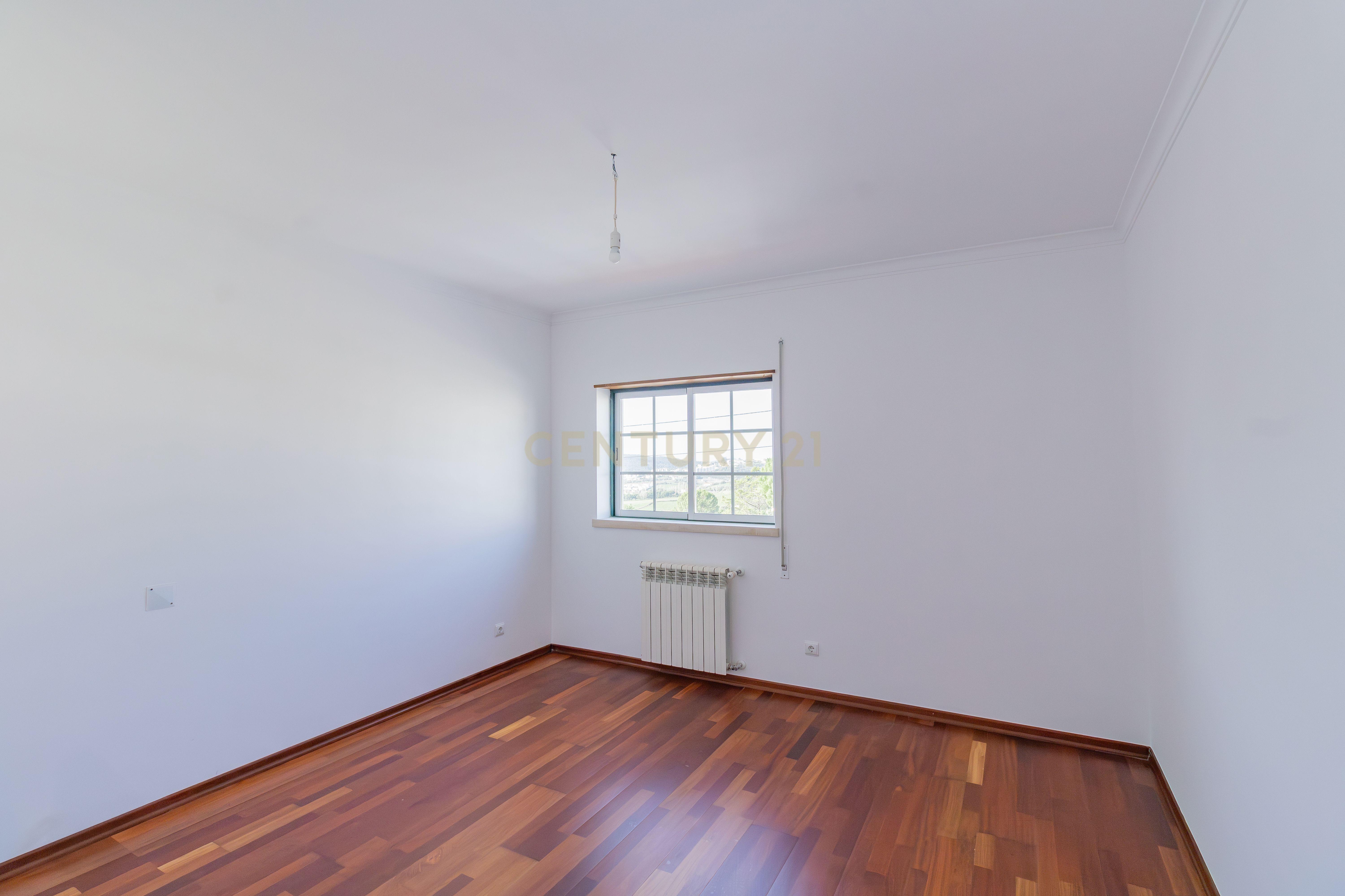 Moradia T5 situada no Aldeamento Bela Vista, Lameira -Alcobaça - Image 15